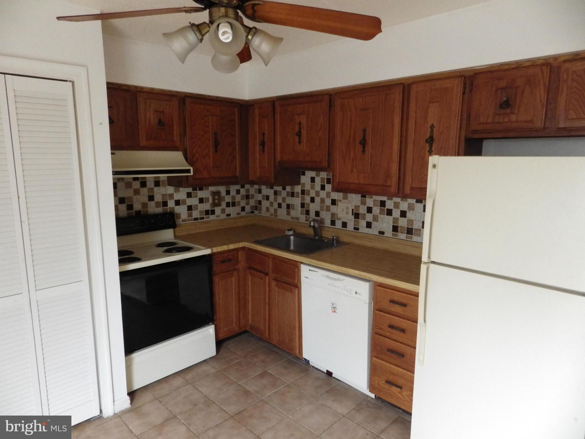 ARBORY CONDO-PHASE 9> - Residential Lease