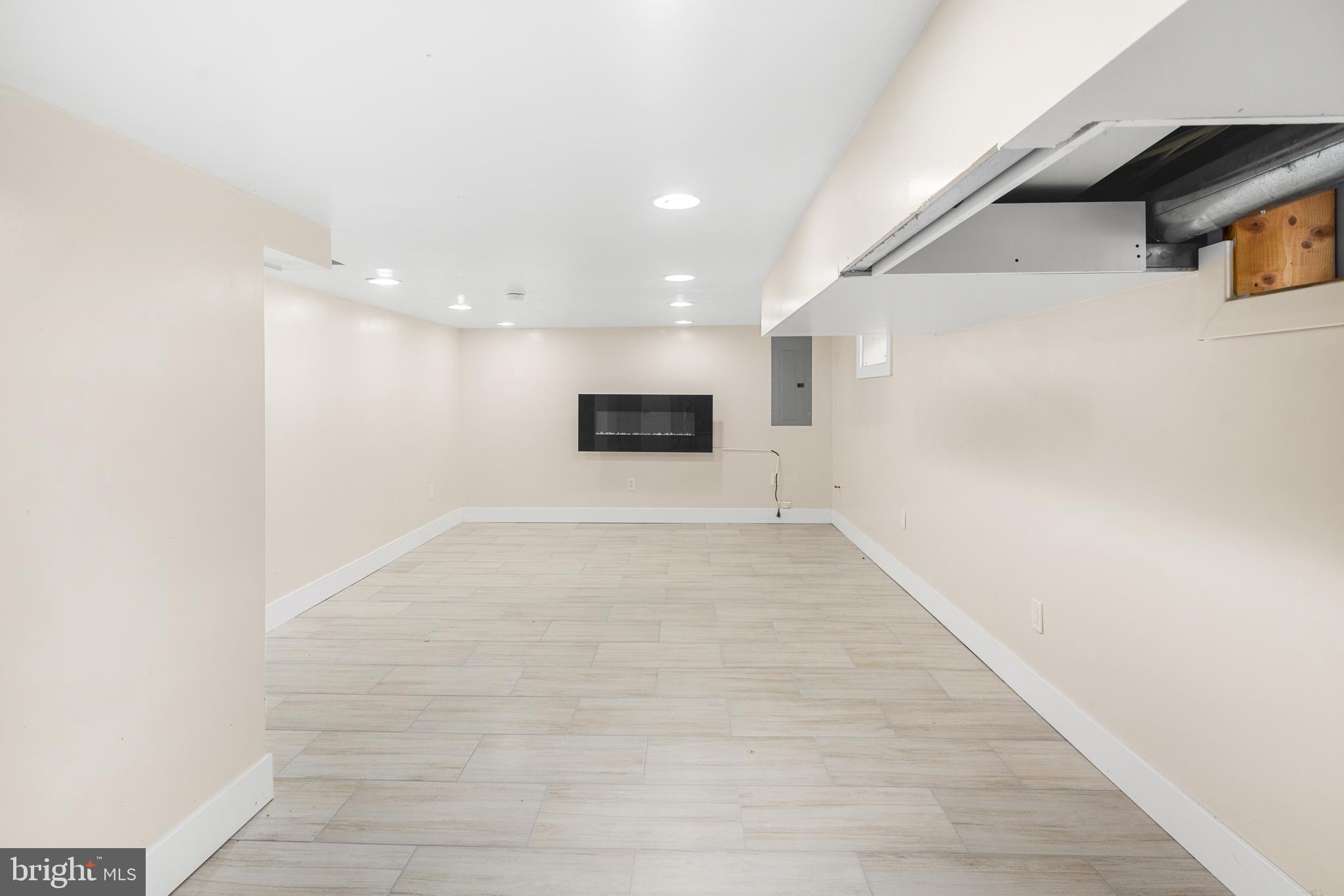 CHURCHVILLE MANOR - Residential Lease