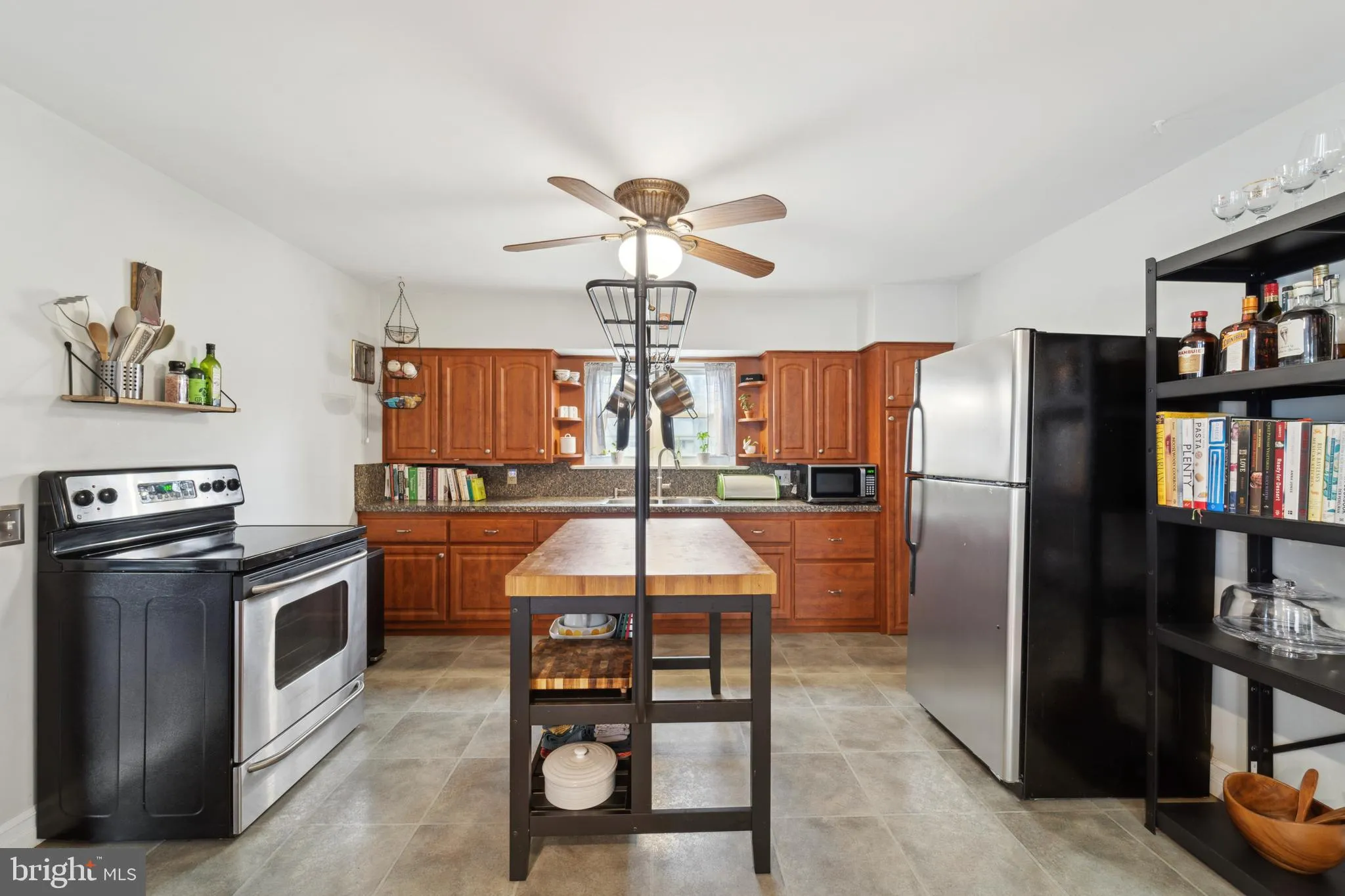 Pennington, New Jersey 08534, United States, 3 Bedrooms Bedrooms, ,2 BathroomsBathrooms,Residential,Pending,92412