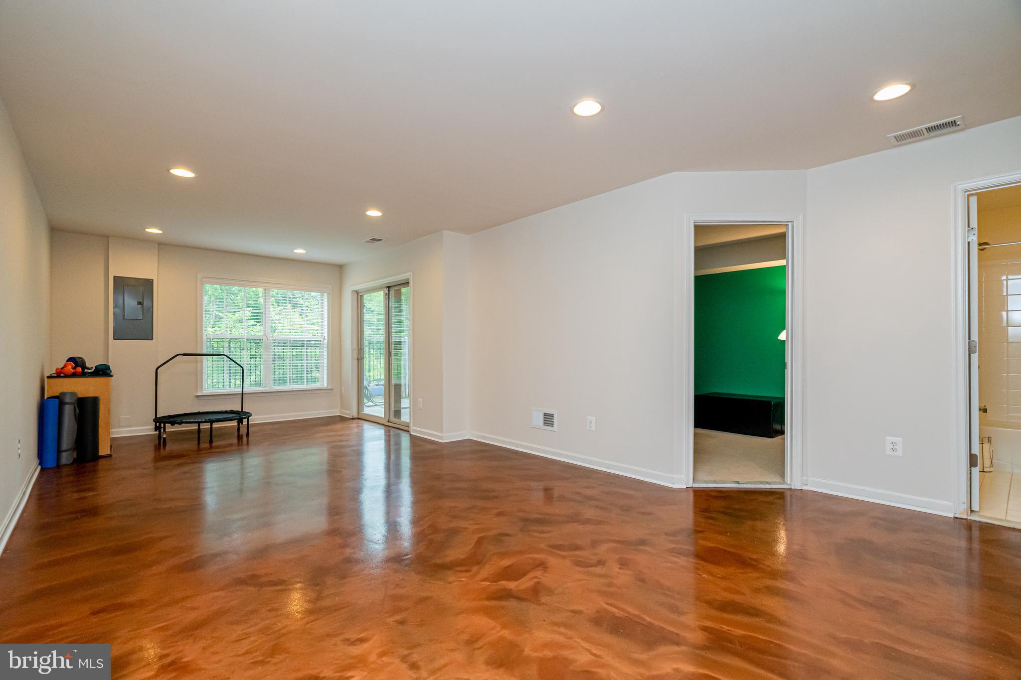 ALEXANDERS CHASE - Residential