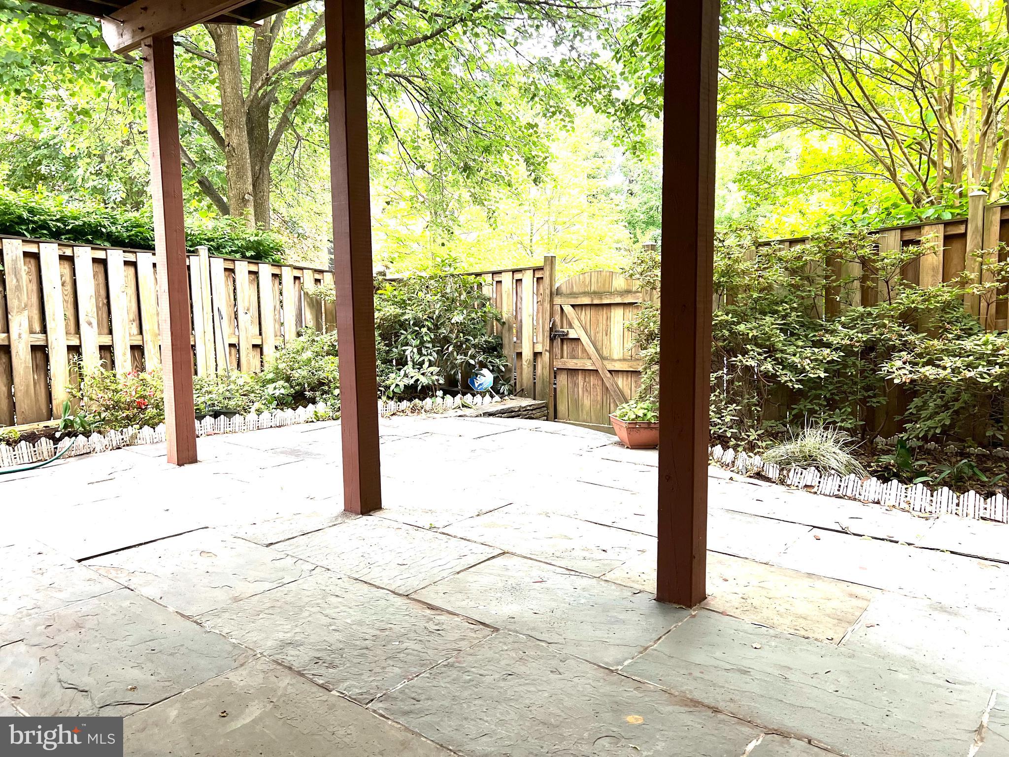 TOWER OAKS - Residential