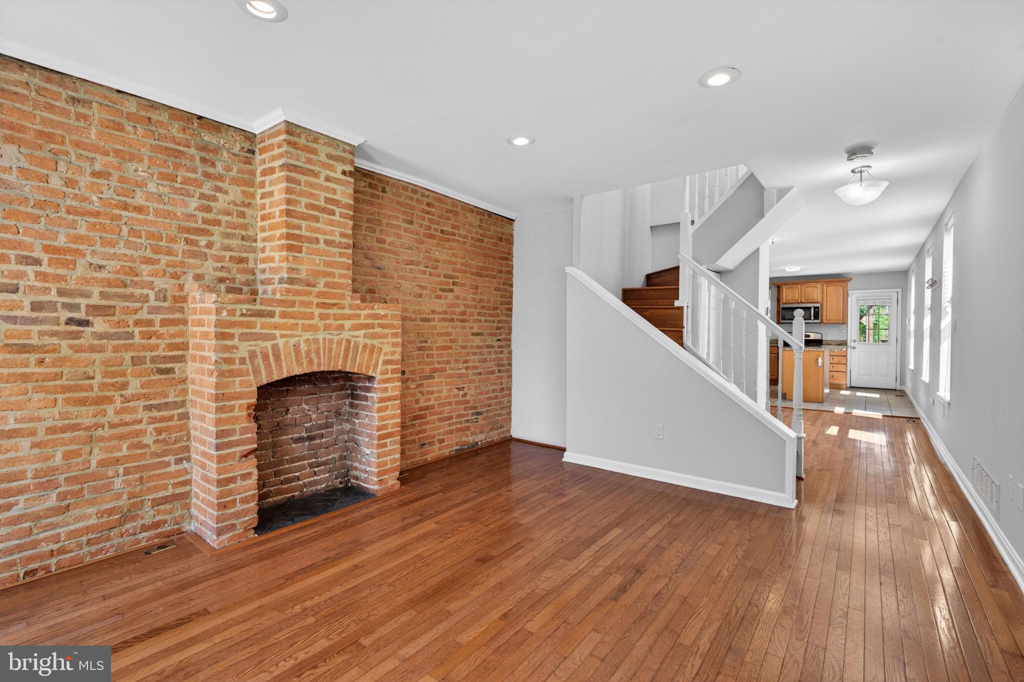 60 E RANDALL STREET E