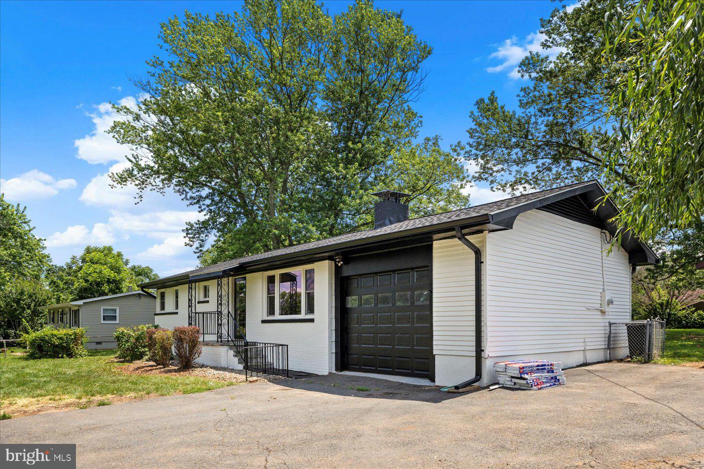 13616 EGGBORNSVILLE