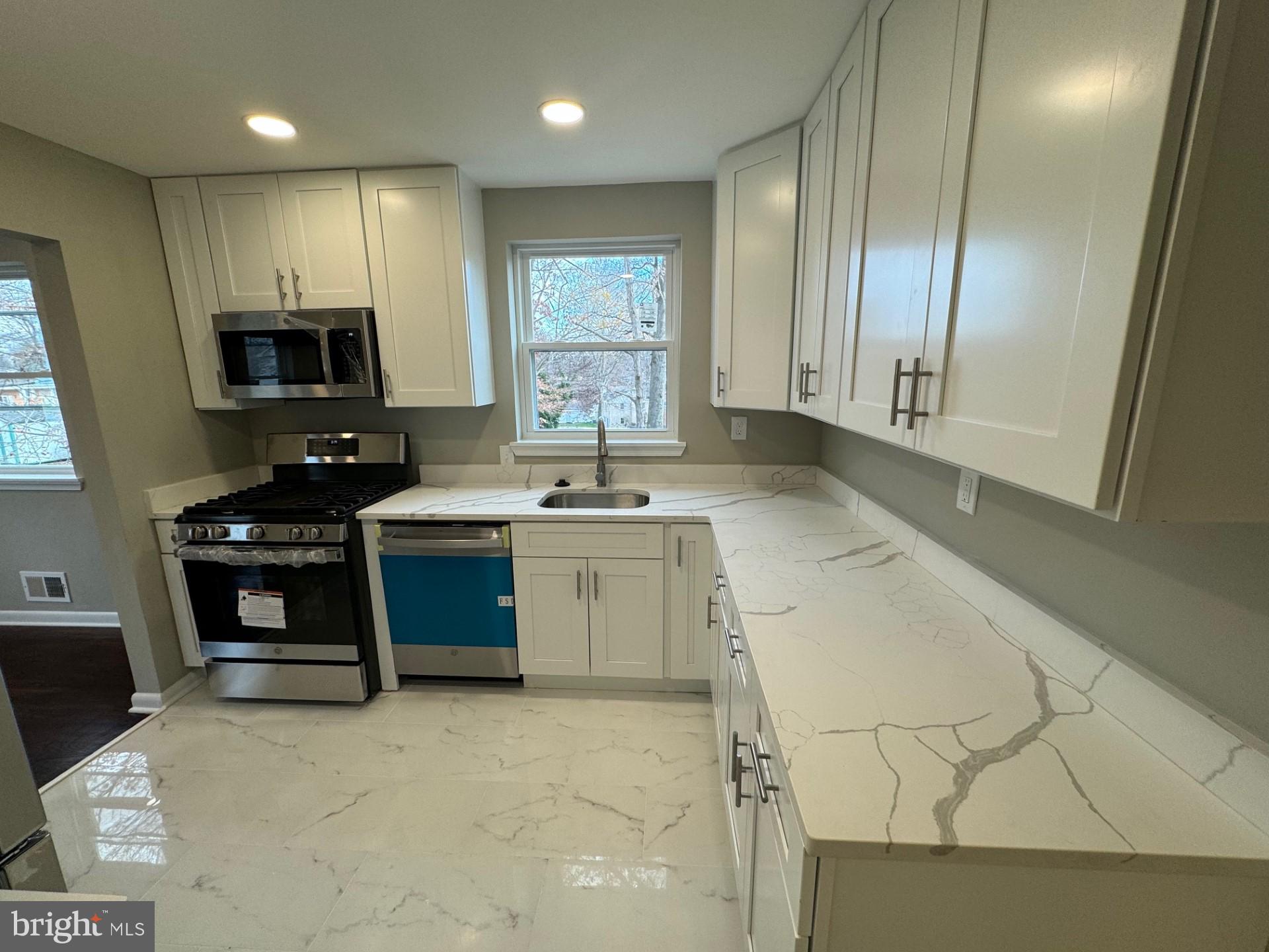 ANDREW HILLS - Residential