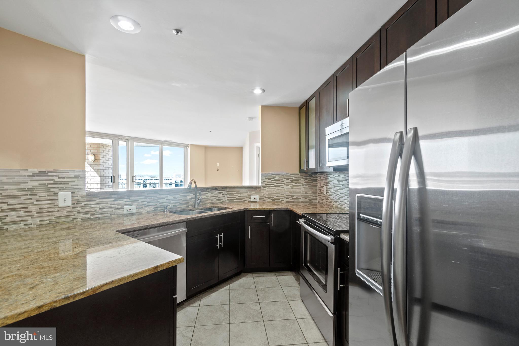 HARBORVIEW TOWERS - Residential