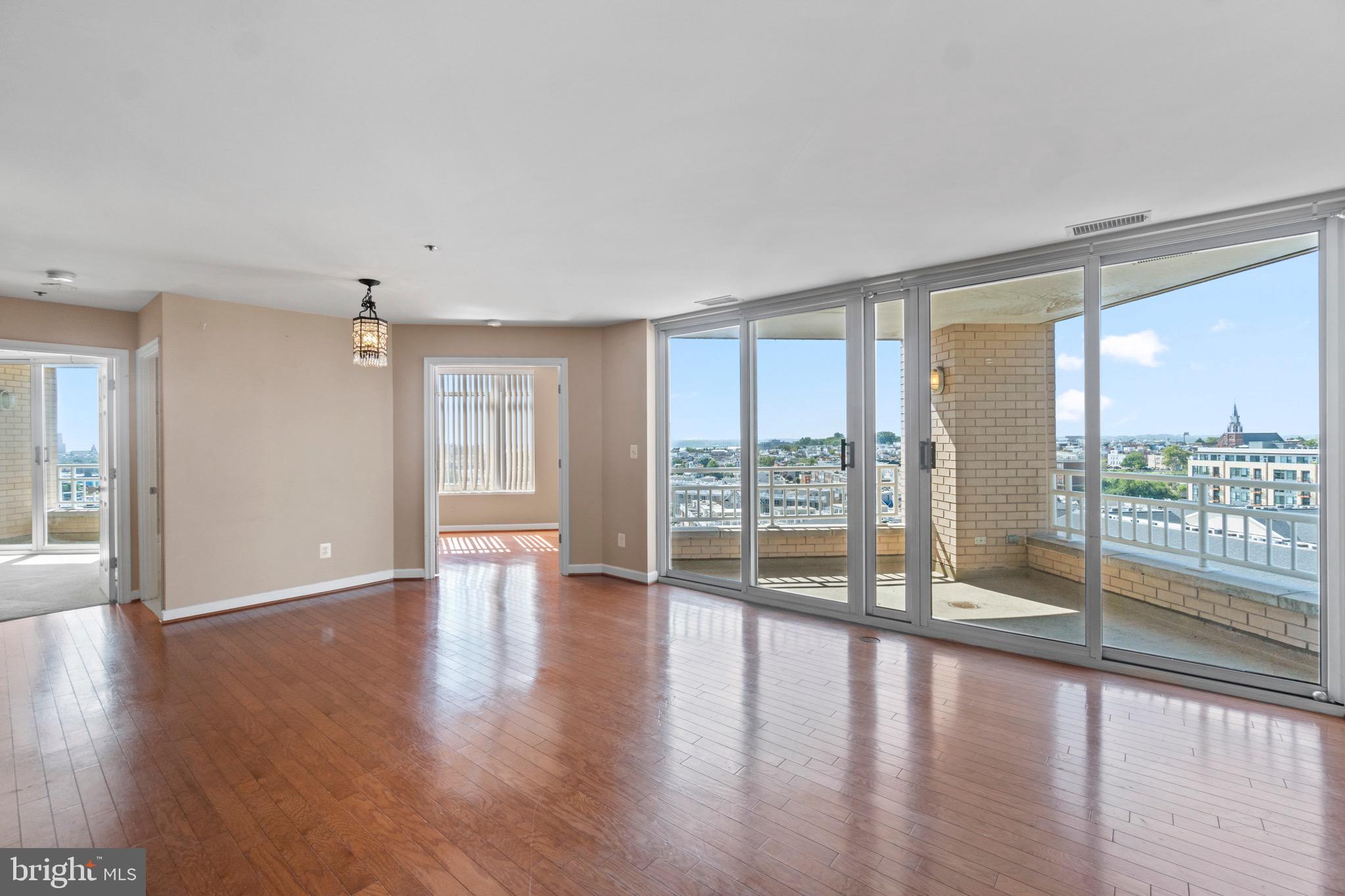 HARBORVIEW TOWERS - Residential