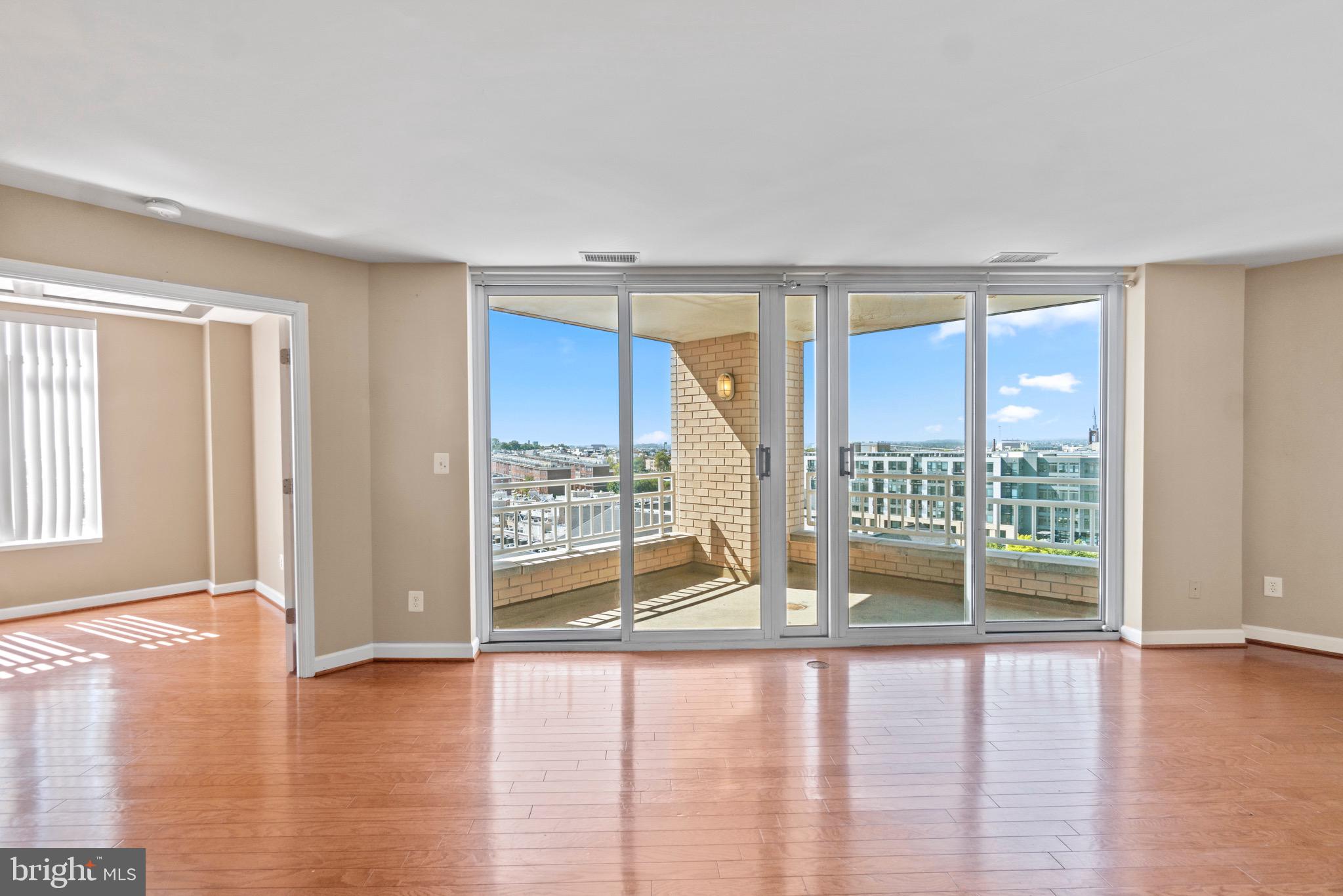 HARBORVIEW TOWERS - Residential