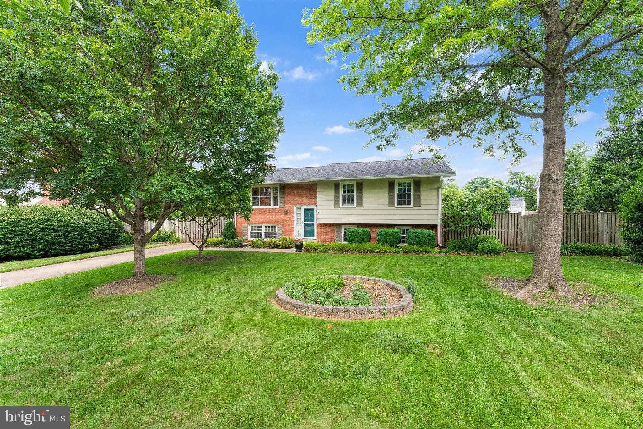 LEESBURG COUNTRY CLUB - Residential