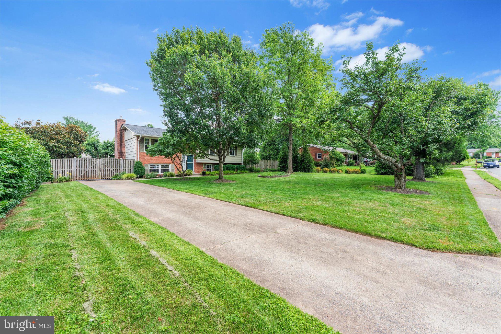 LEESBURG COUNTRY CLUB - Residential