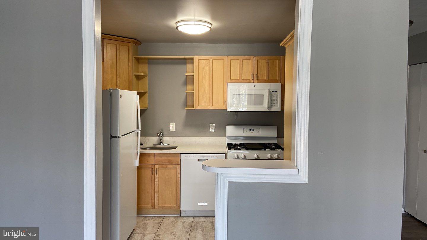 CONCORD HOUSE CONDOMINIUMS - Residential Lease