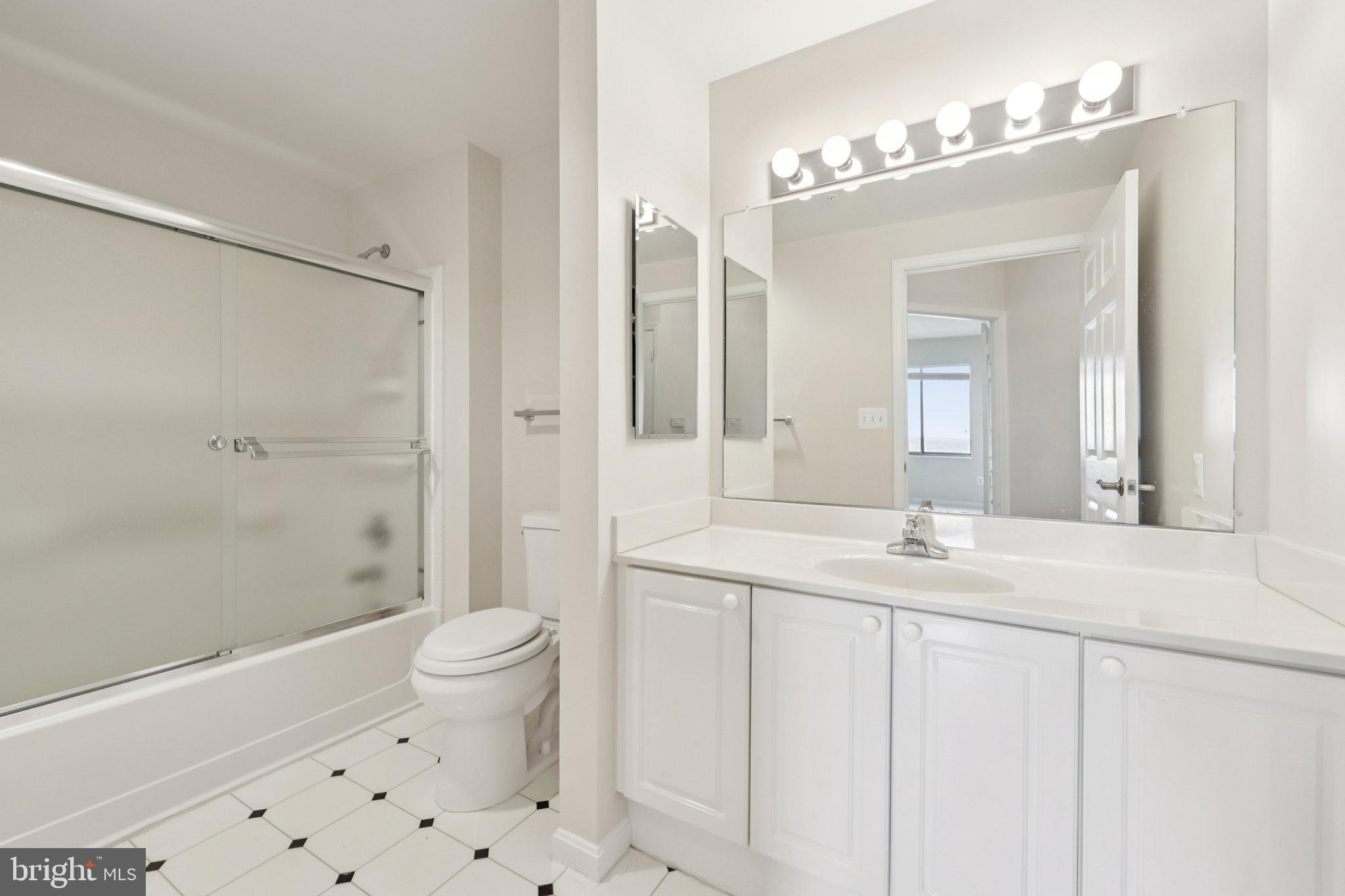 LANSDOWNE WOODS LEISURE WORLD - Residential