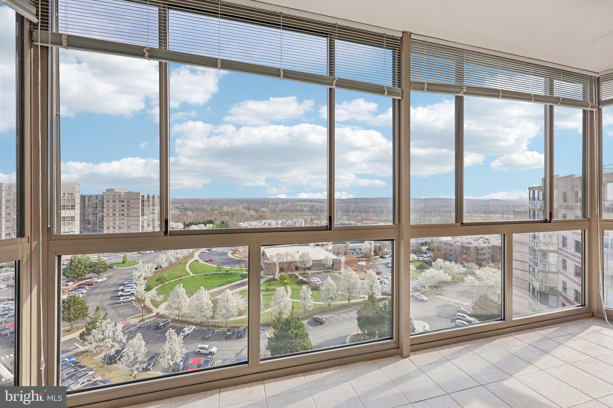 LANSDOWNE WOODS LEISURE WORLD - Residential