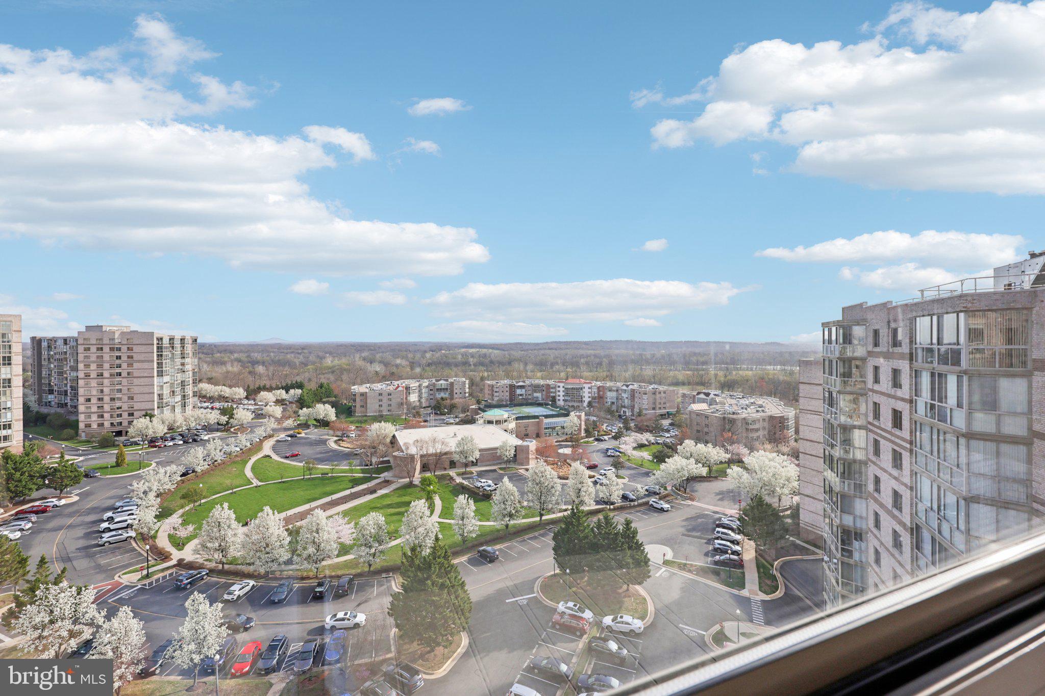 LANSDOWNE WOODS LEISURE WORLD - Residential