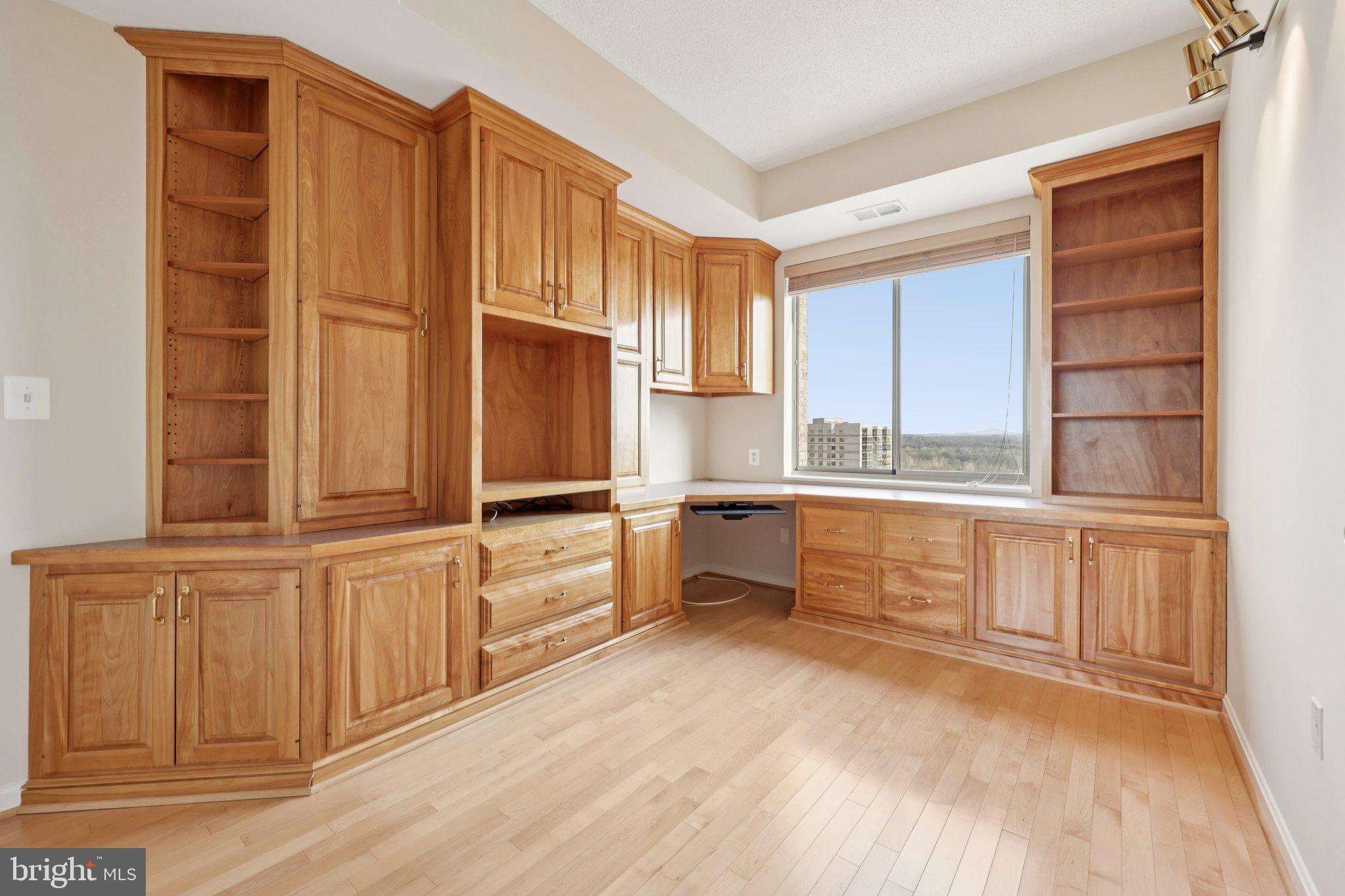 LANSDOWNE WOODS LEISURE WORLD - Residential