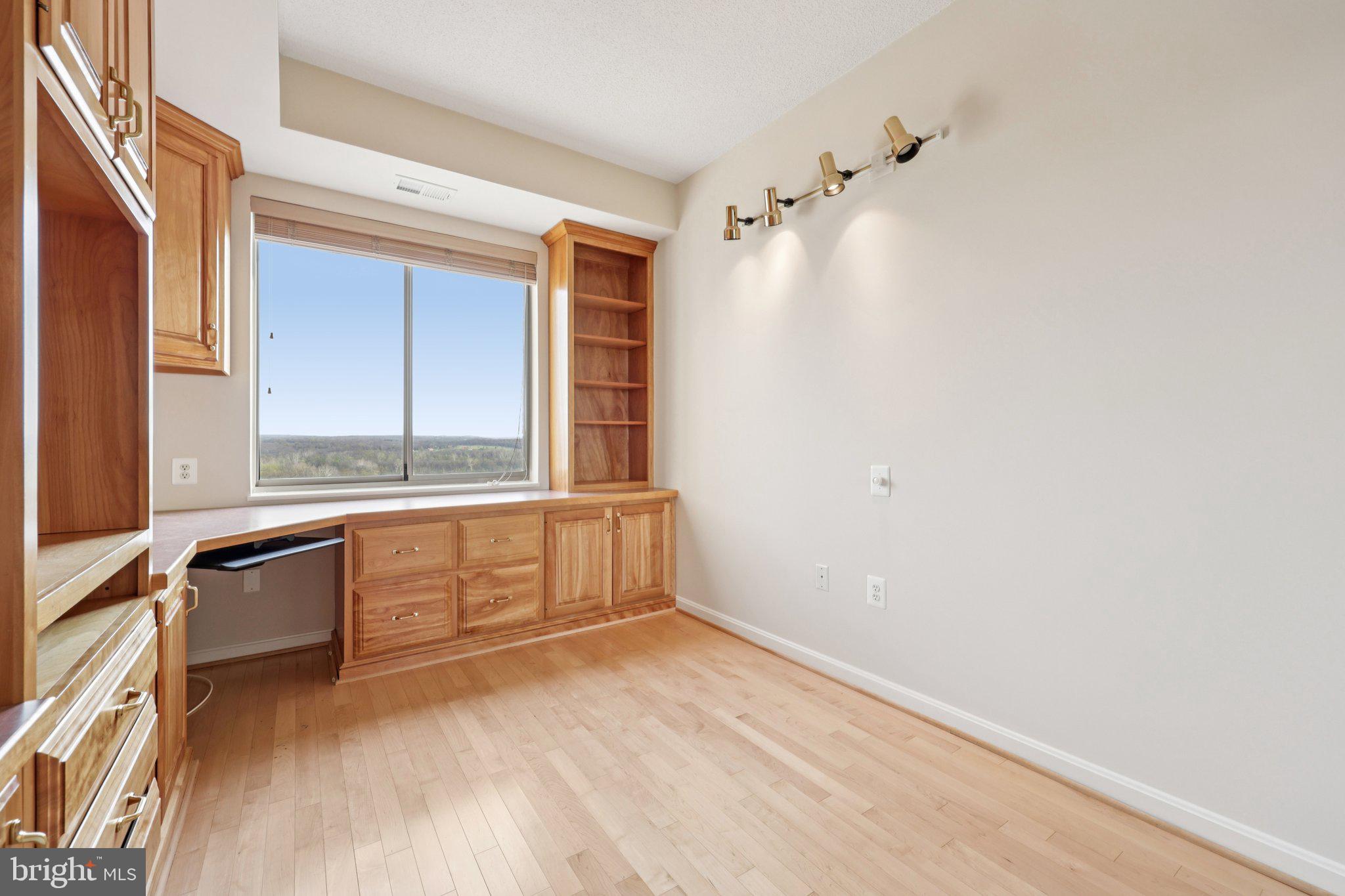 LANSDOWNE WOODS LEISURE WORLD - Residential