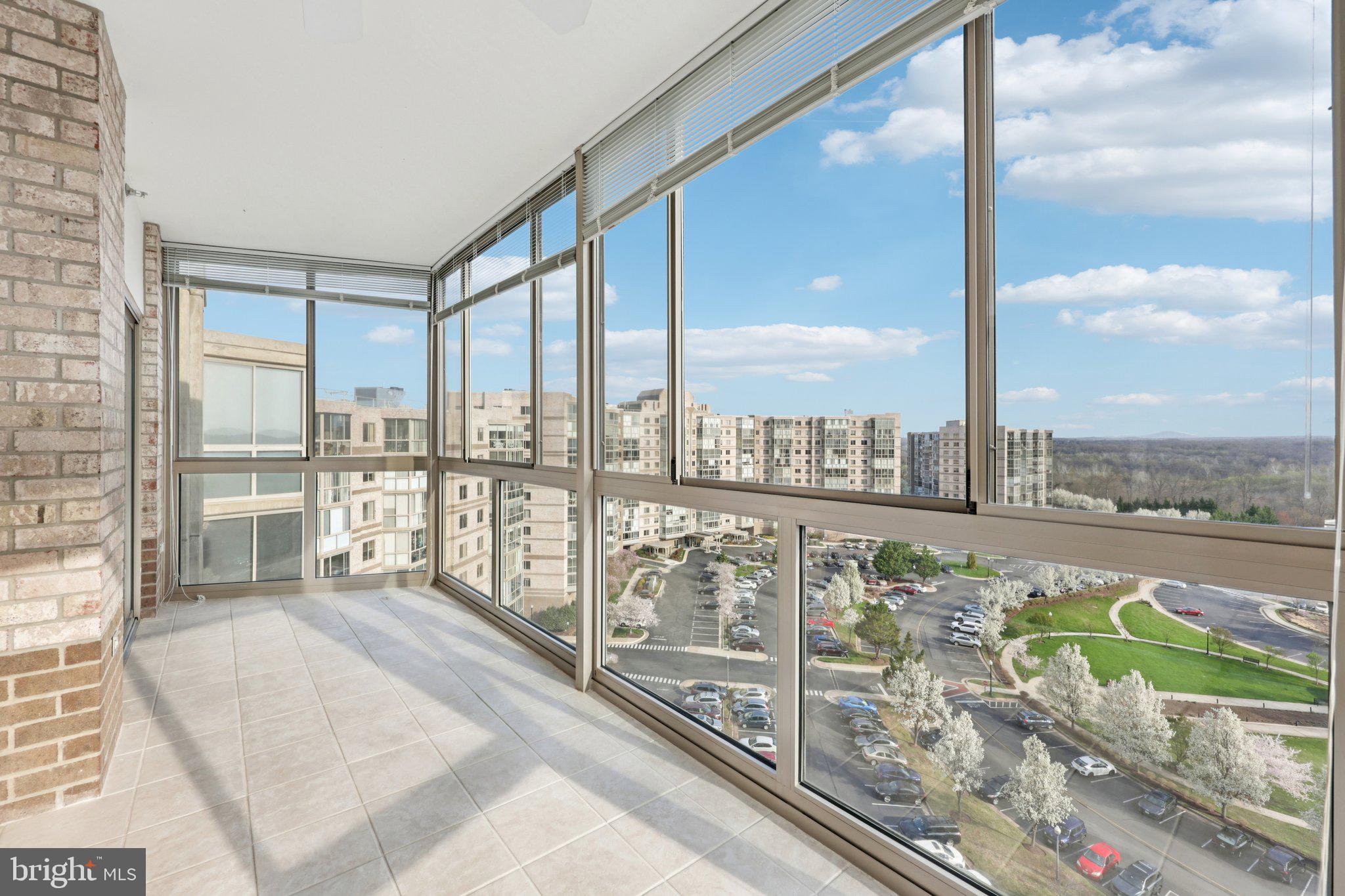 LANSDOWNE WOODS LEISURE WORLD - Residential