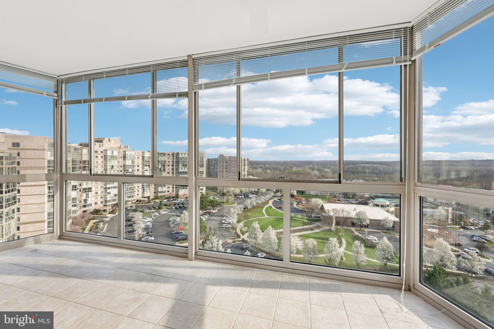 LANSDOWNE WOODS LEISURE WORLD - Residential