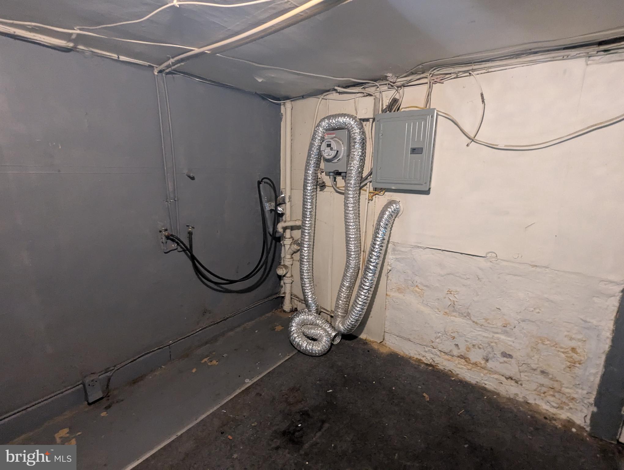 ELLWOOD PARK - Residential