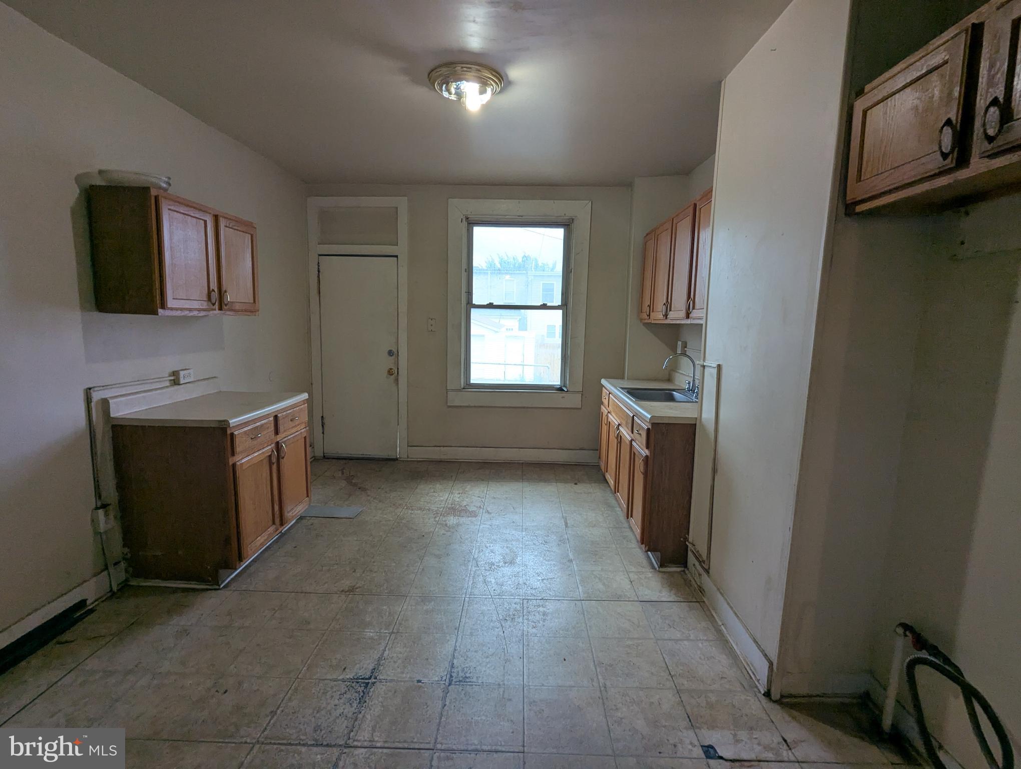 ELLWOOD PARK - Residential