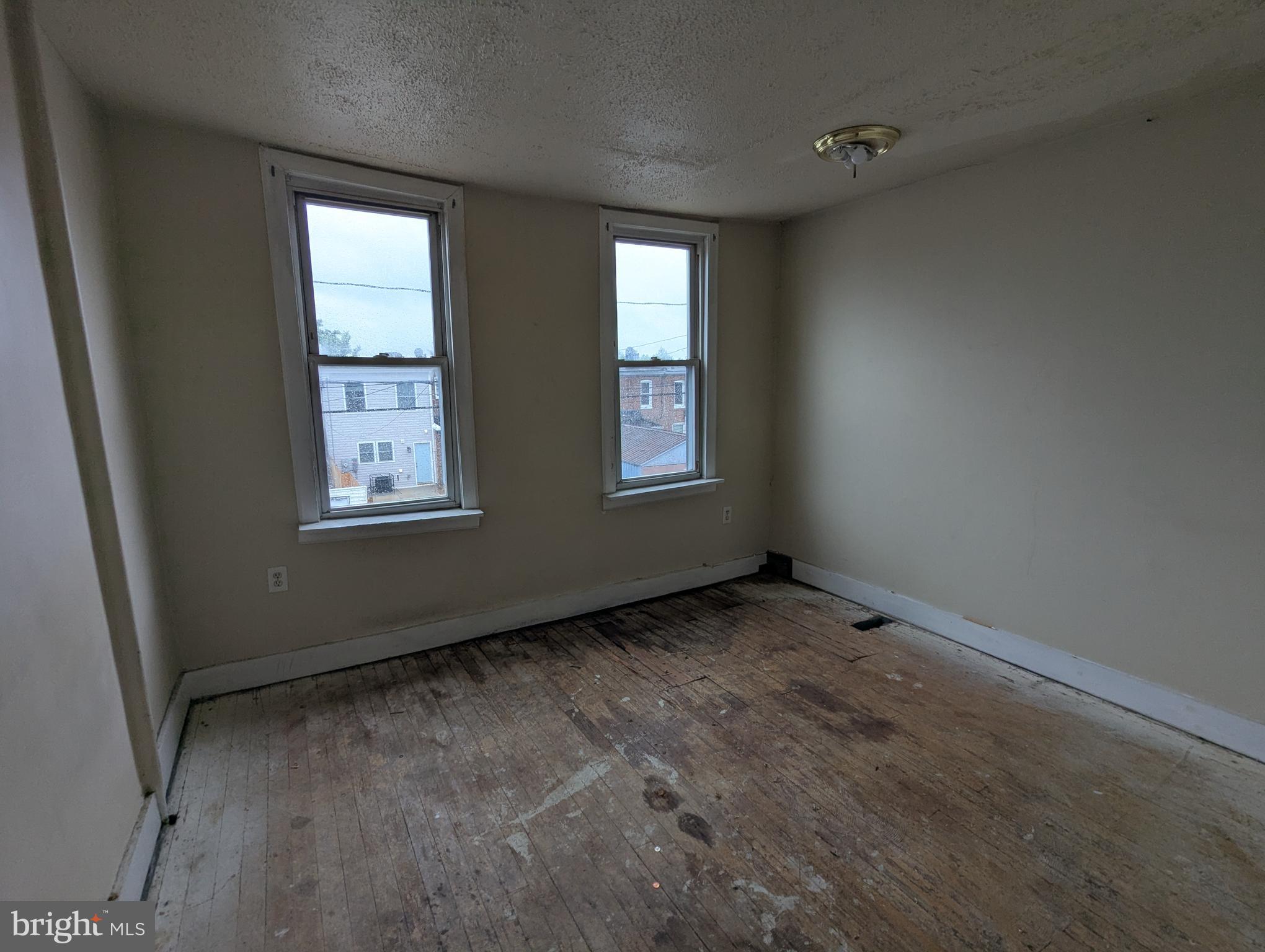 ELLWOOD PARK - Residential