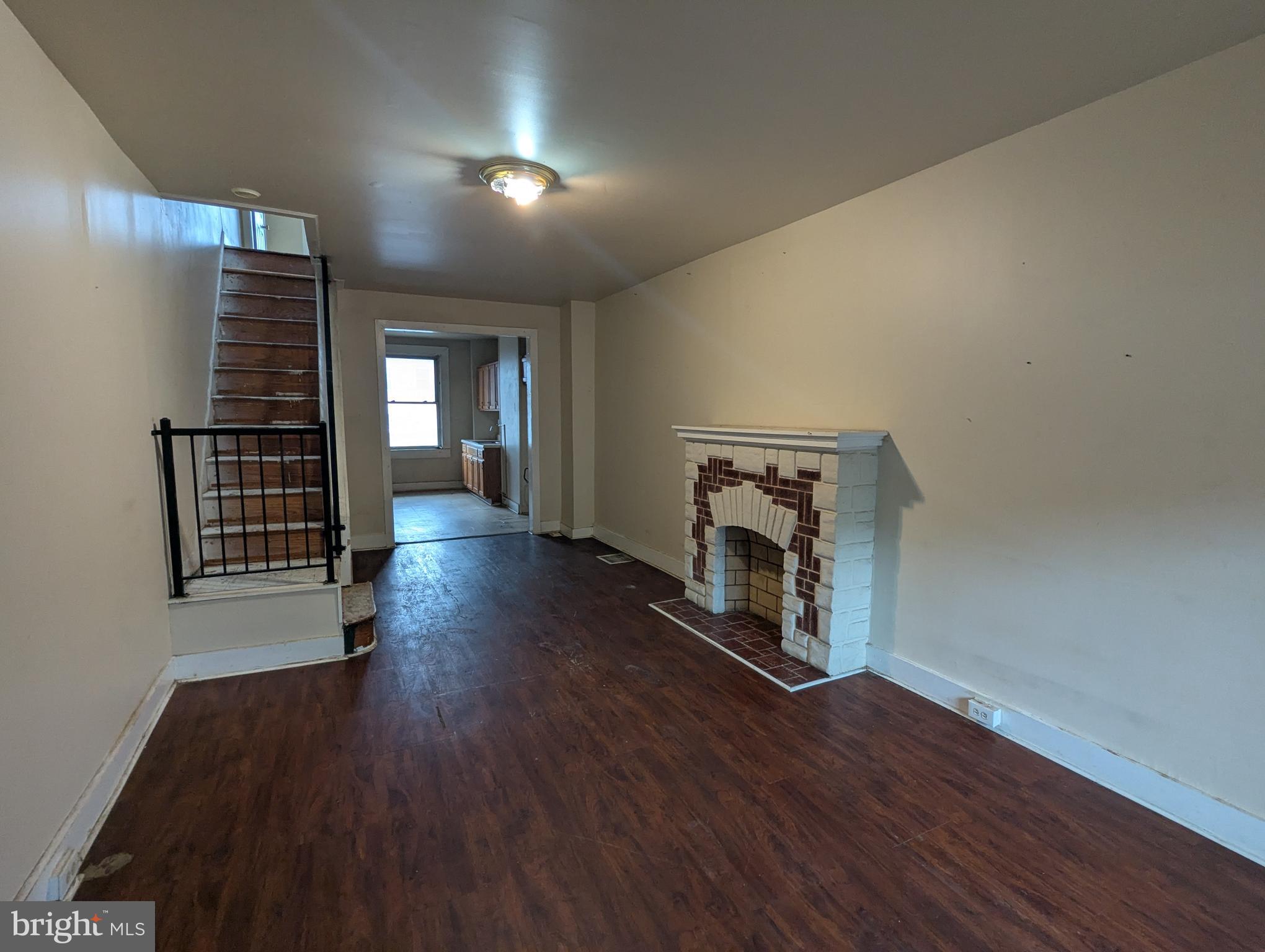 ELLWOOD PARK - Residential