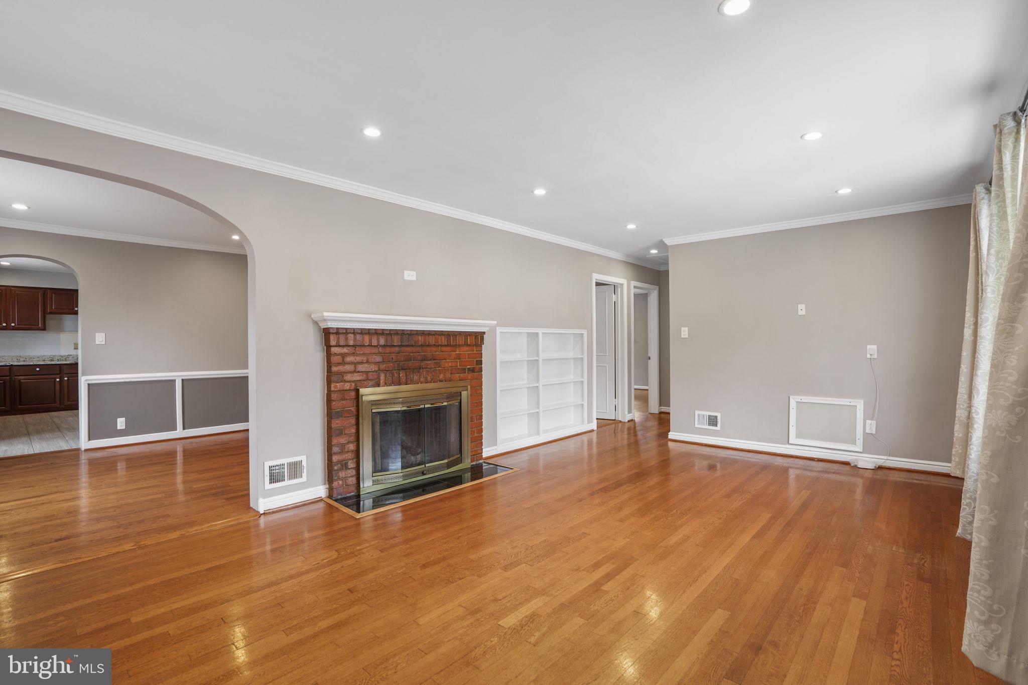 1509 OAKVIEW DRIVE