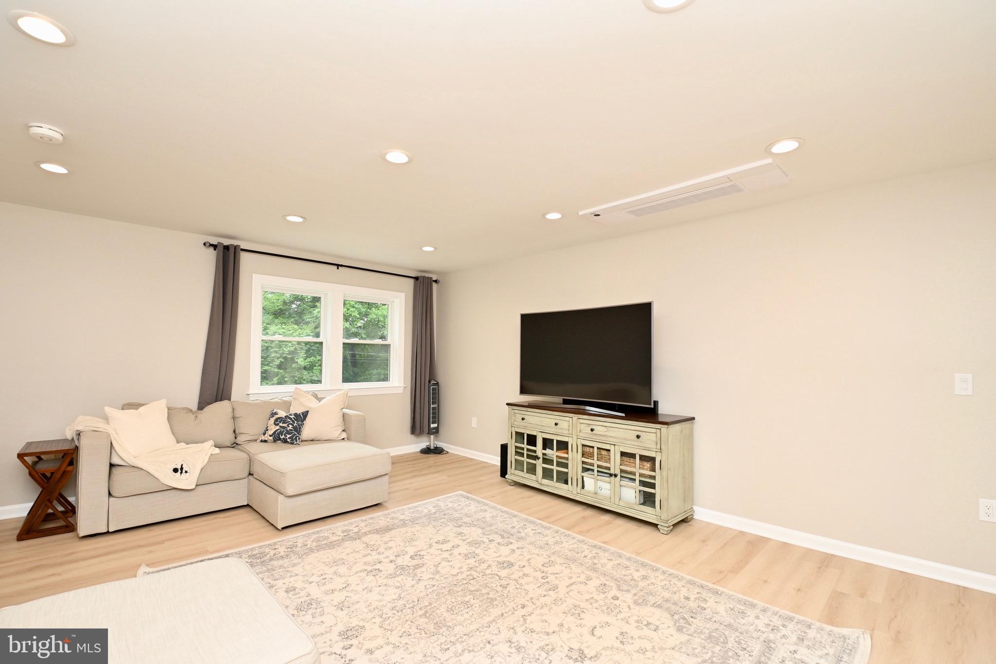 KINGWOOD PARK - Residential Lease