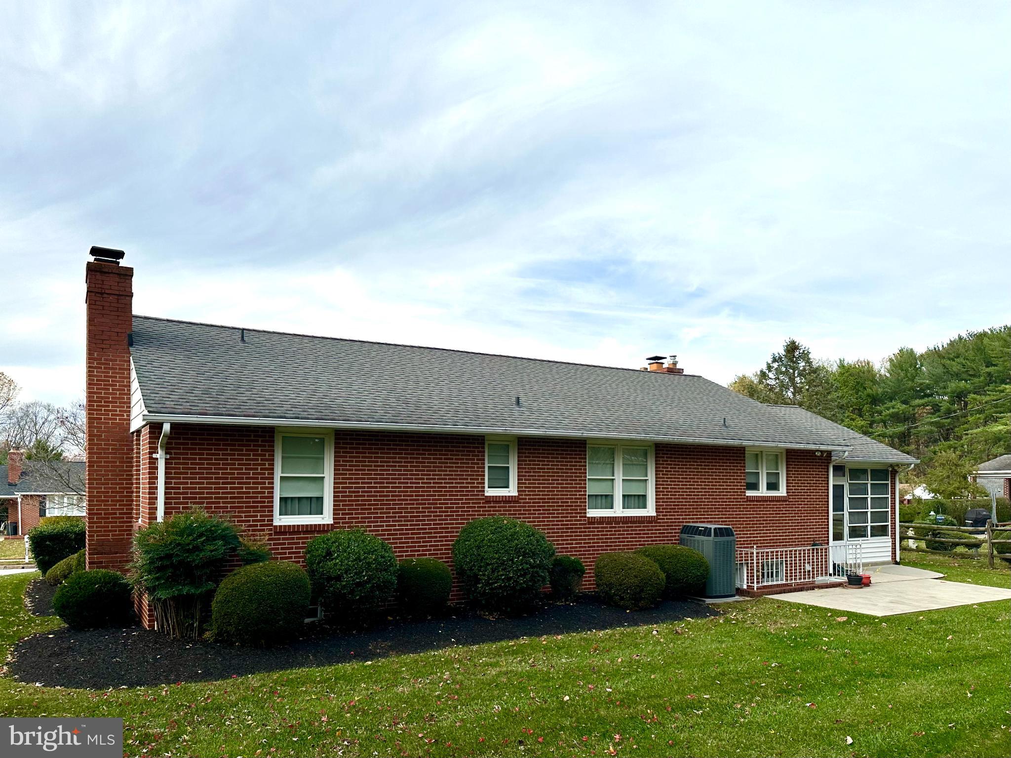 4302 FALLS PARK ROAD