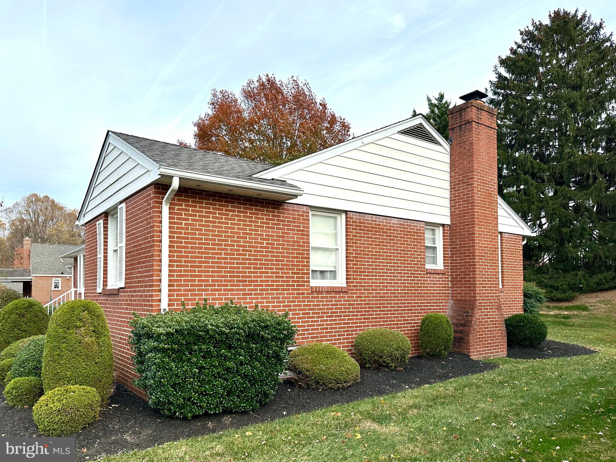 4302 FALLS PARK ROAD