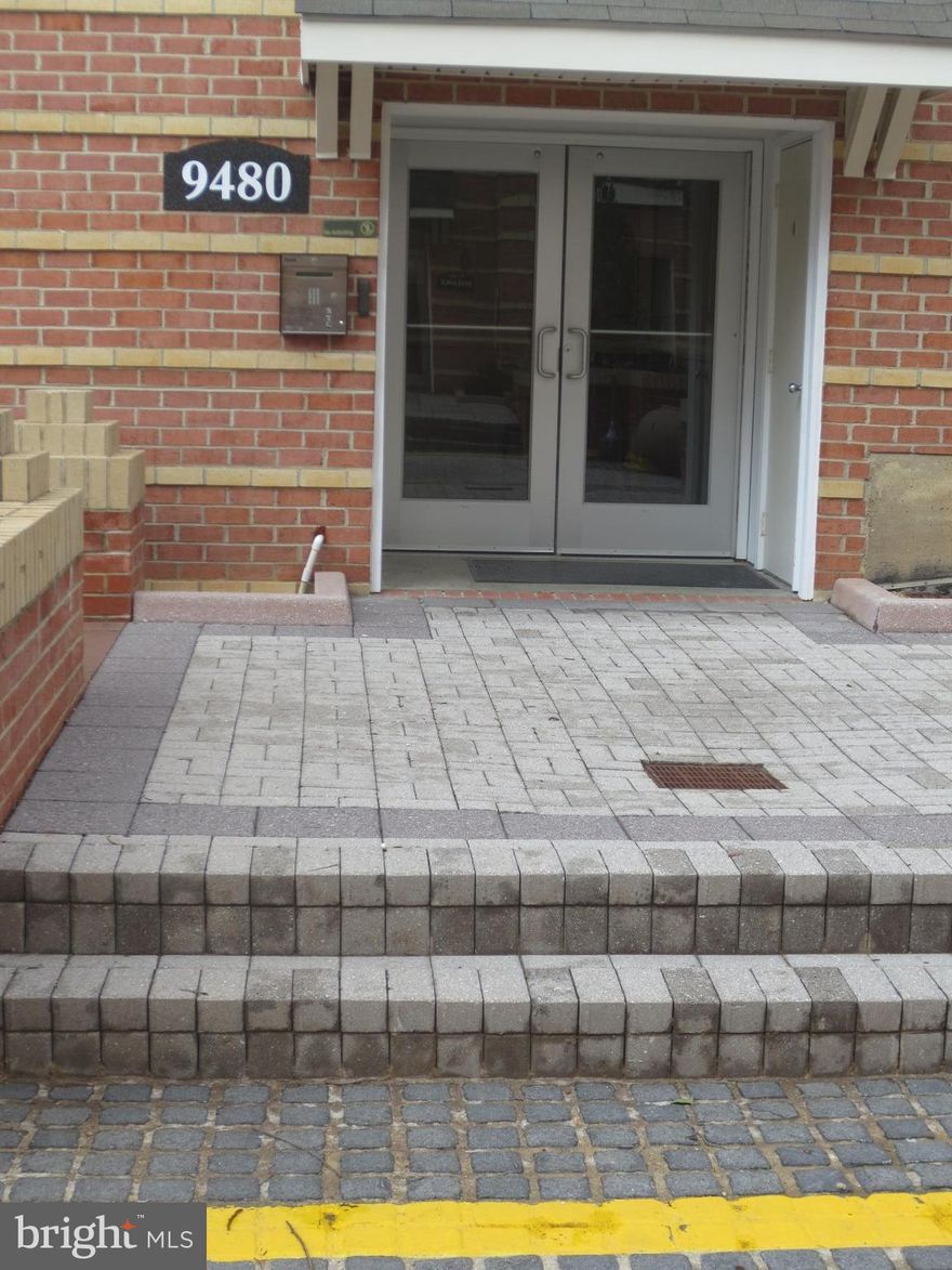 5 MIN WALK TO METRO. LARGEST ACTIVE UNIT IN VIENNA/DL & BEST VALUE. 1320 SF & 48 SF BALCONY, MOD KIT WITH ISLAND & ADJ DR, 2 STORY FR WITH FP, LIB OR 3RD BR, 2 GAR NEAR ELEVATOR (SECURE). SHOWS LIKE MODEL. POOL, CLUBHOUSE, EX RM, GOLF RANGE, INDOOR B BALL, MEDIA RM, BUS CEN & BILLARDS. NEAR RTS 66, 29, 495, & 50, SHOPPING, PLANNED TOWN CEN, & TYSONS.