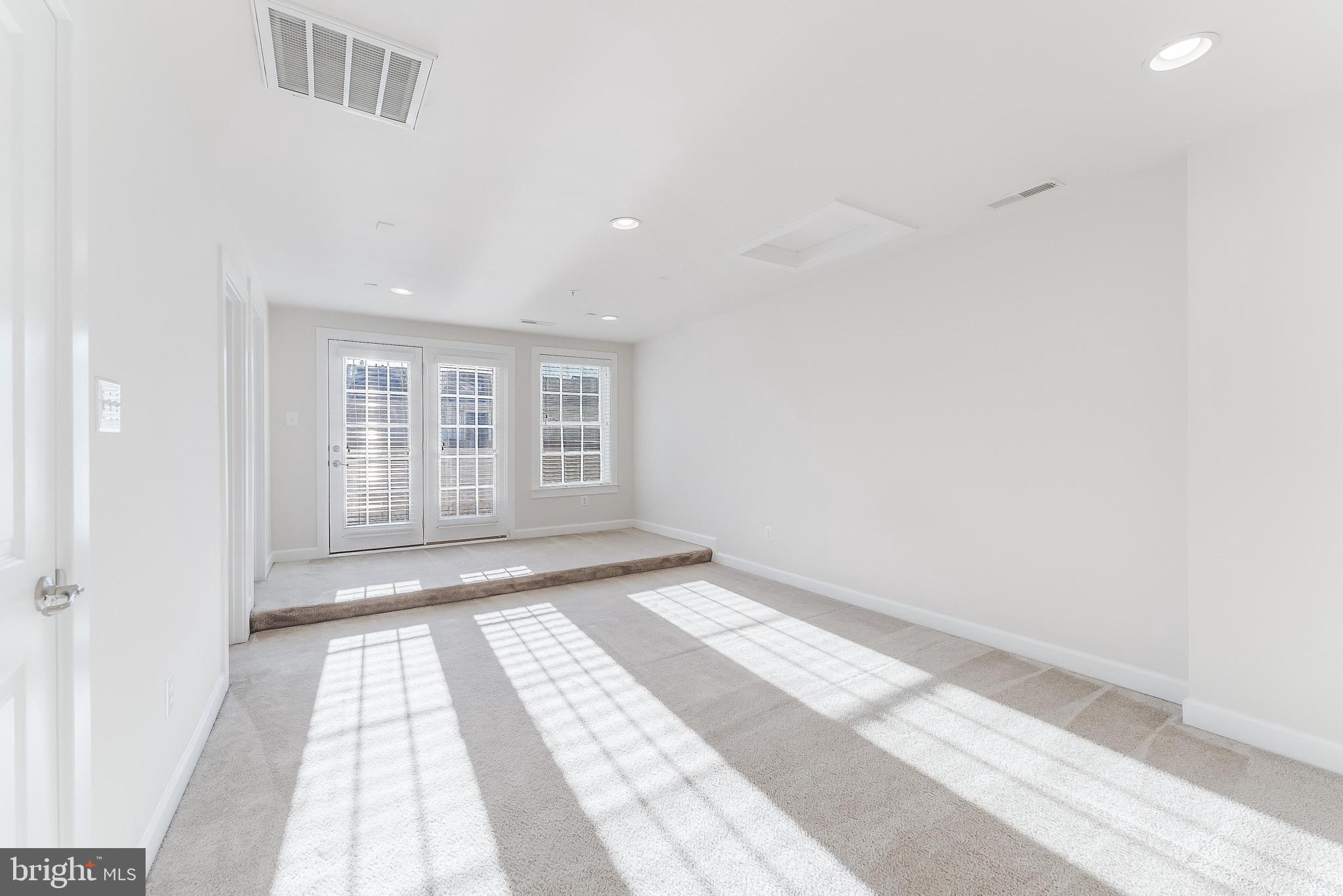 DISCOVERY SQUARE - Residential Lease