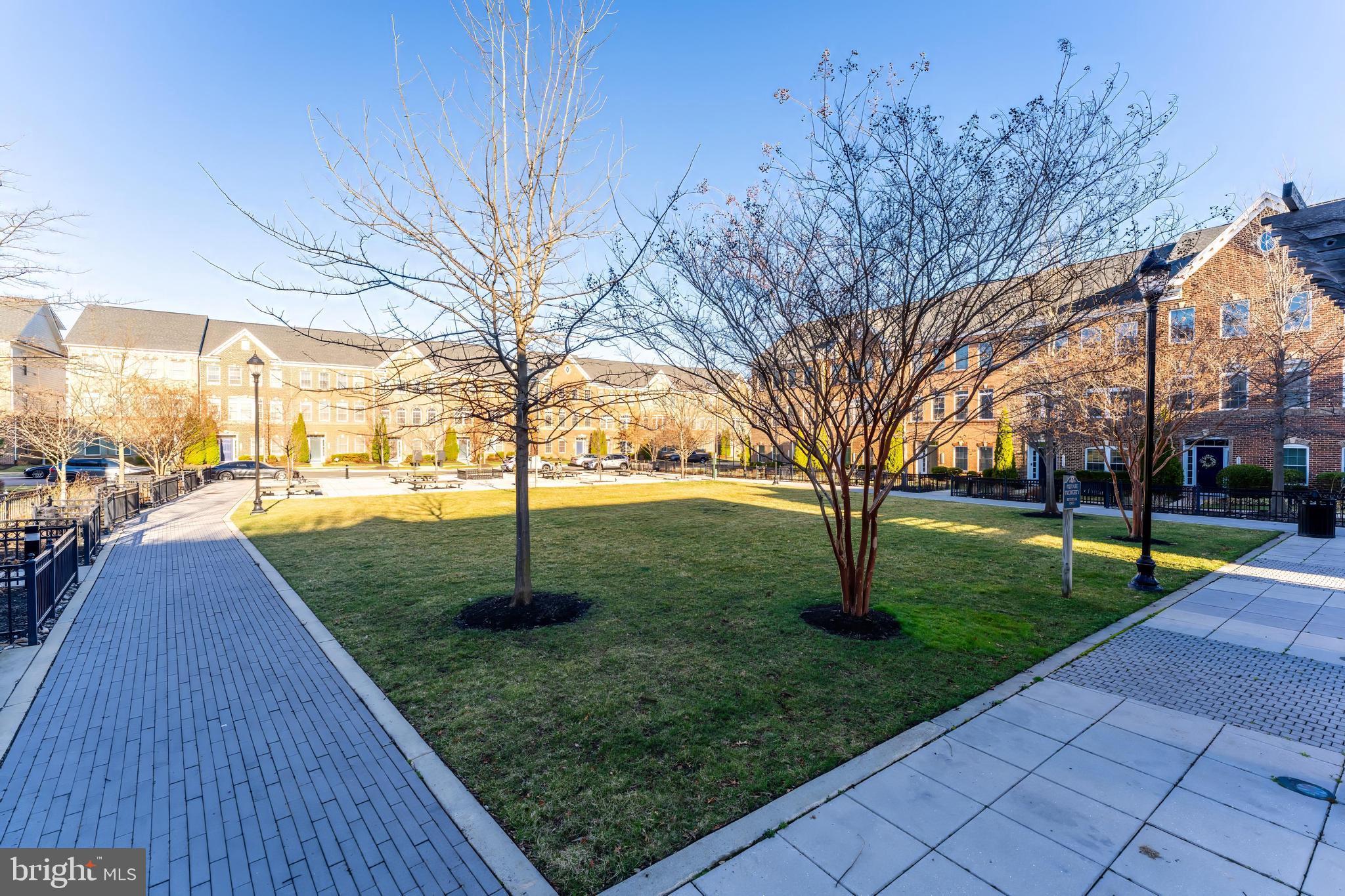 DISCOVERY SQUARE - Residential Lease