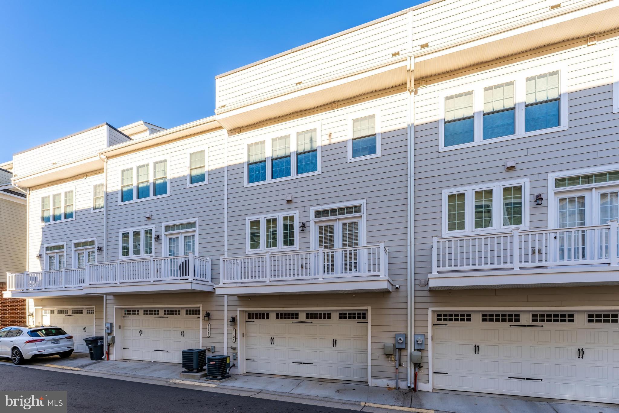 DISCOVERY SQUARE - Residential Lease