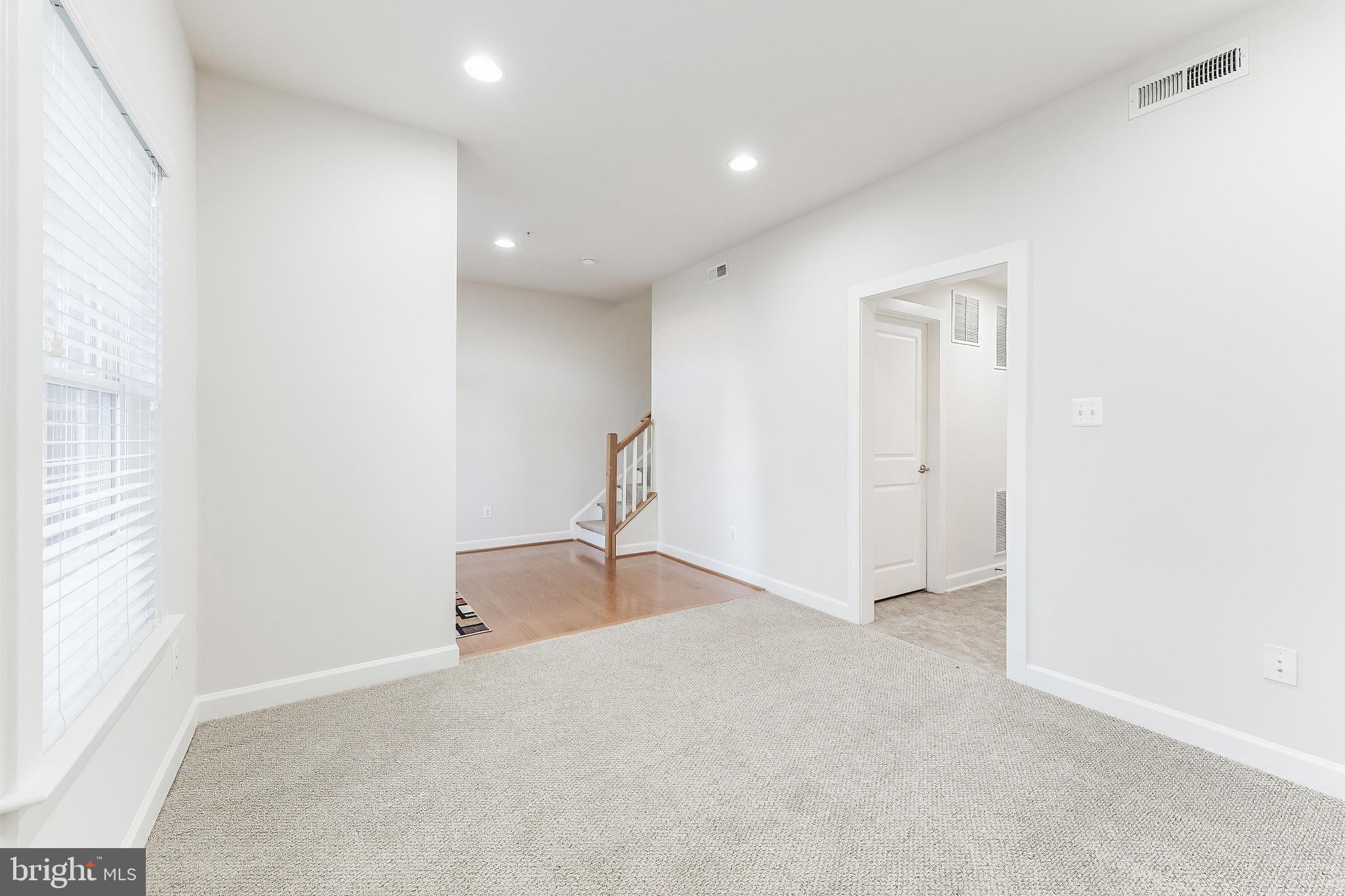 DISCOVERY SQUARE - Residential Lease