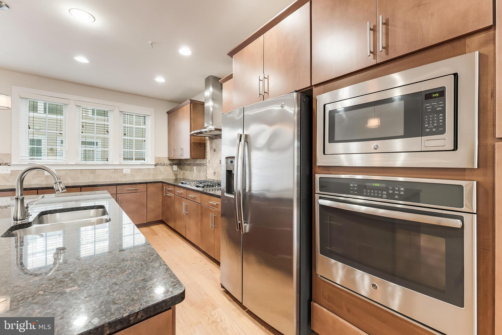 DISCOVERY SQUARE - Residential Lease