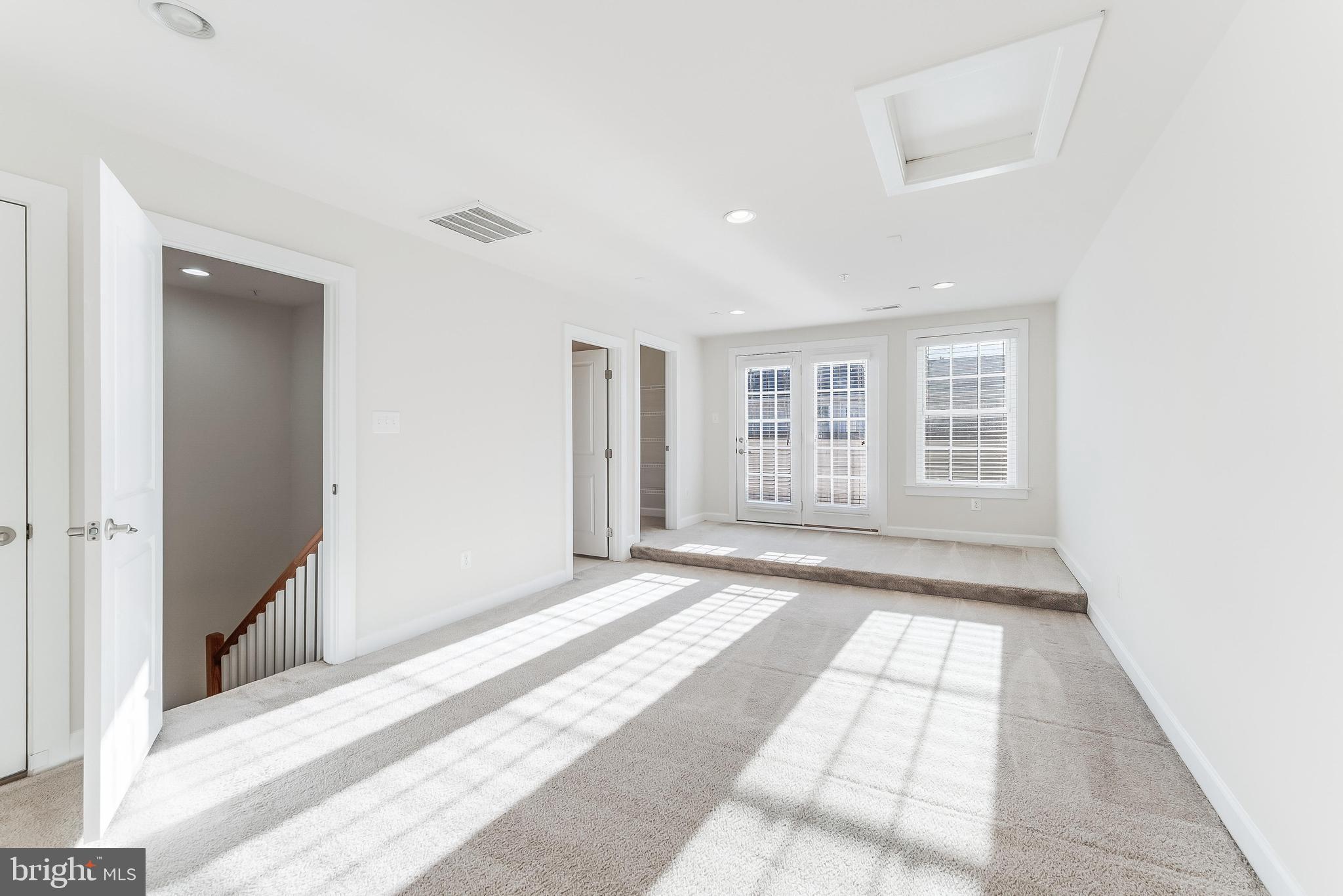 DISCOVERY SQUARE - Residential Lease