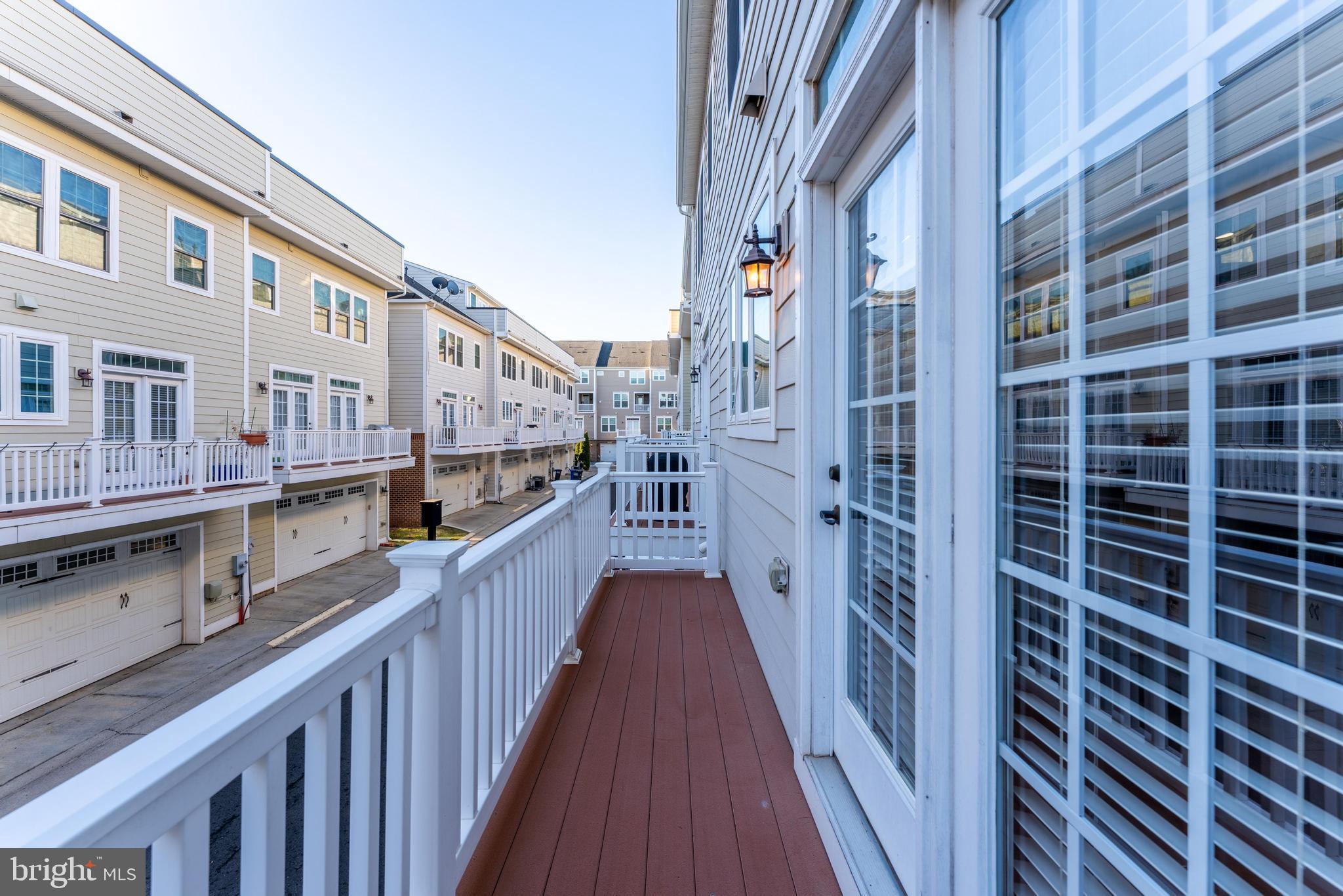 DISCOVERY SQUARE - Residential Lease