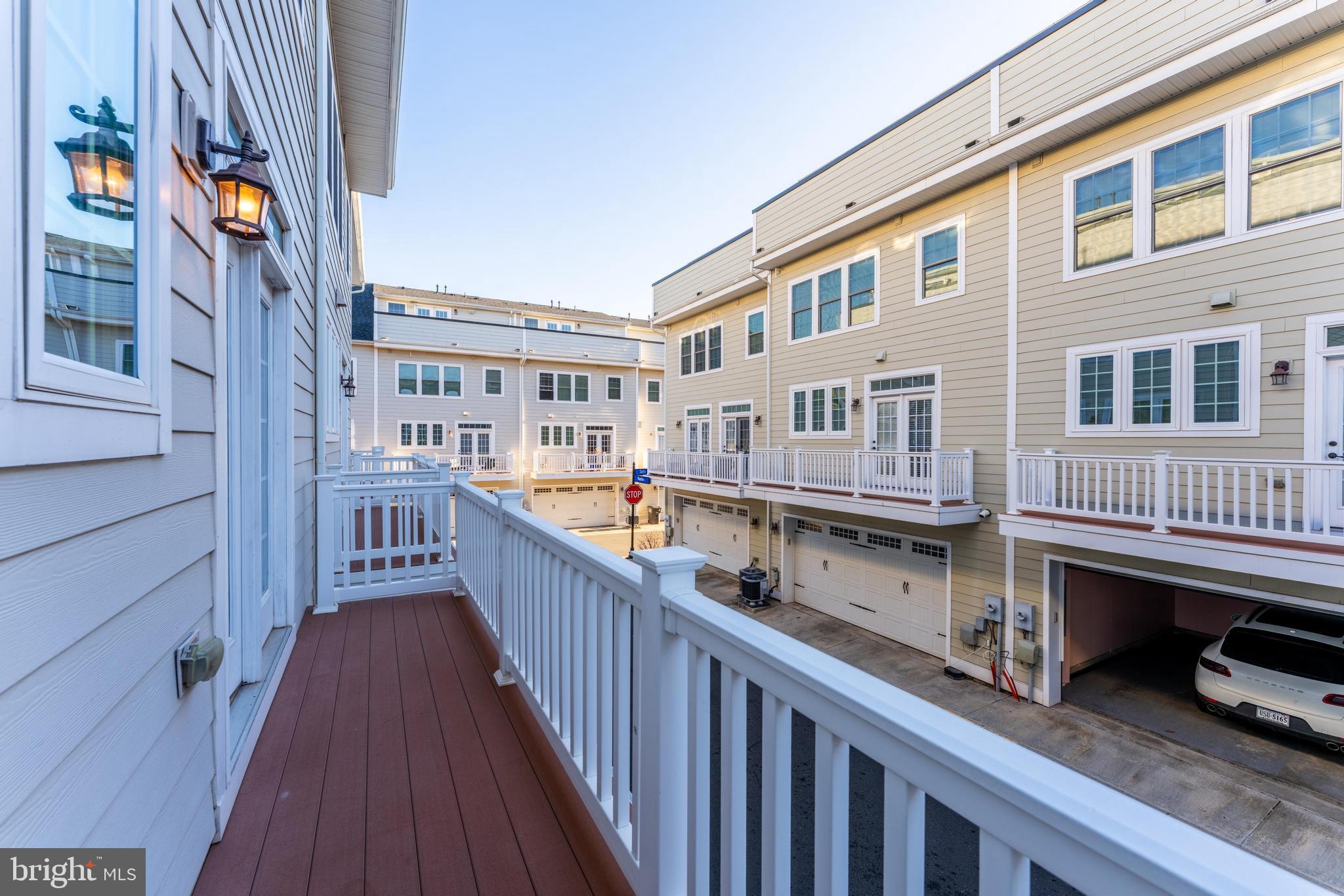 DISCOVERY SQUARE - Residential Lease