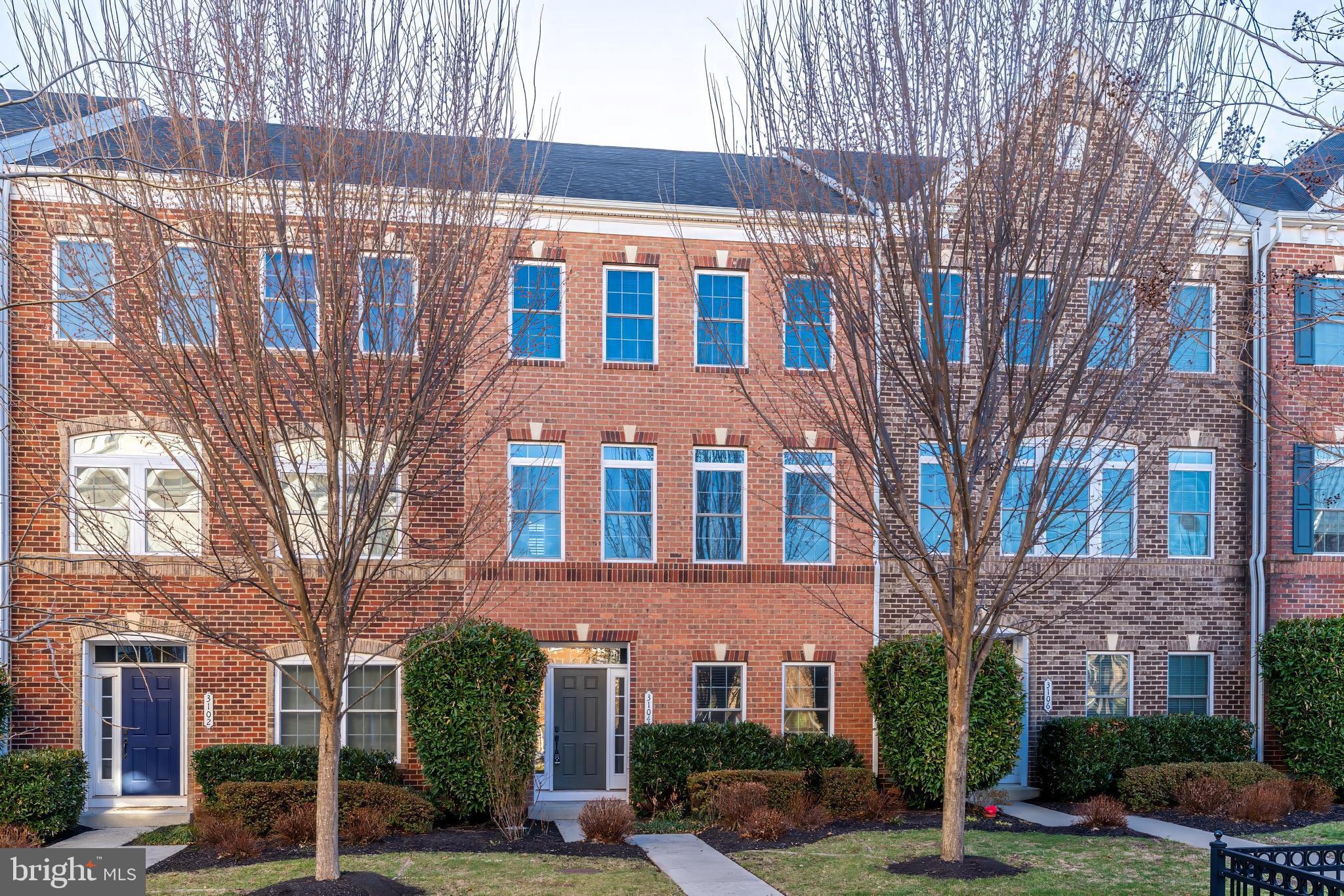 DISCOVERY SQUARE - Residential Lease