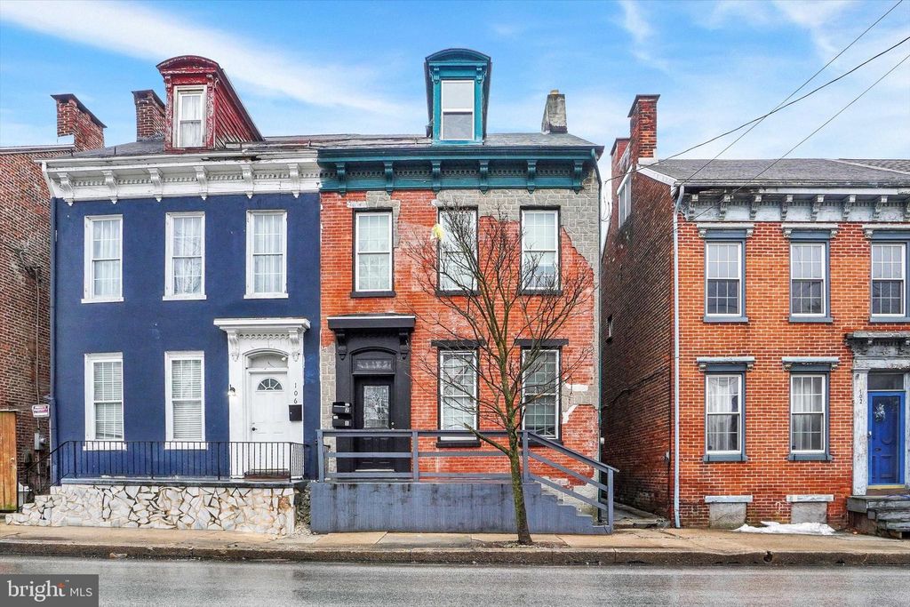 Photo of 104 E College Avenue, YORK, PA 17401 (MLS # PAYK2098744)