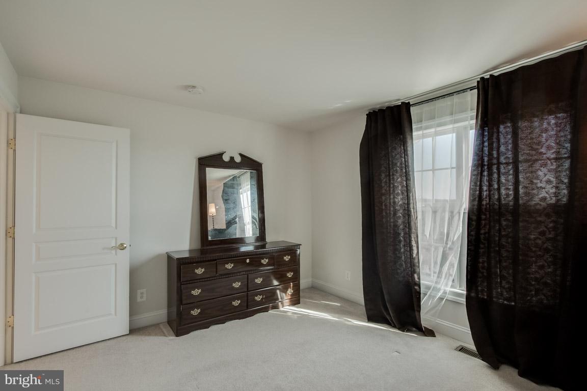 LAUREL HILL LANDBAY - Residential