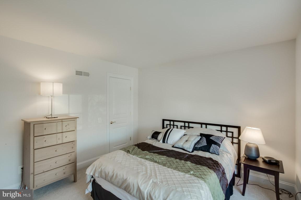 LAUREL HILL LANDBAY - Residential