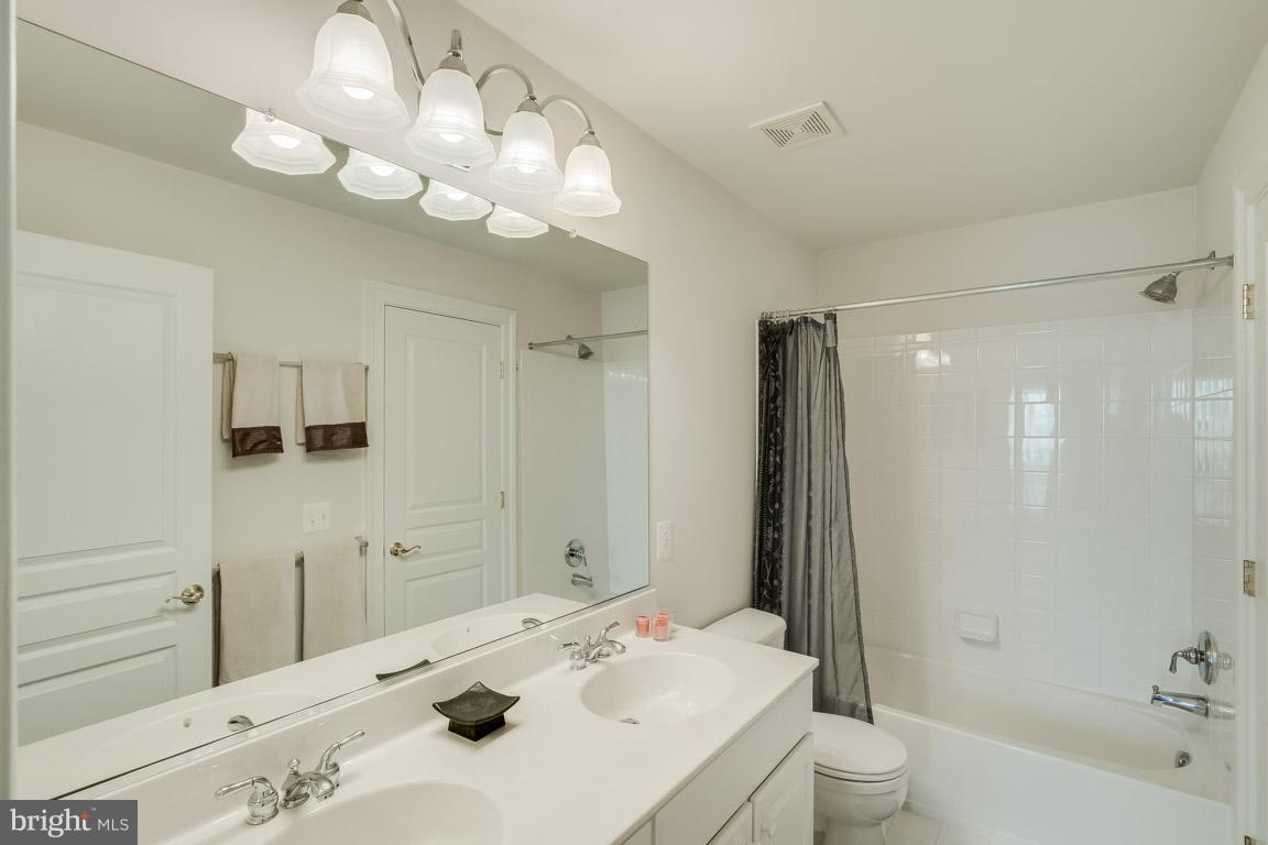 LAUREL HILL LANDBAY - Residential