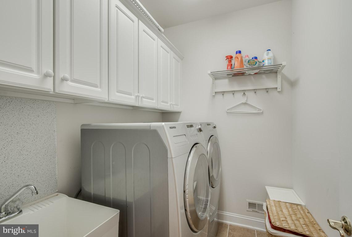 LAUREL HILL LANDBAY - Residential