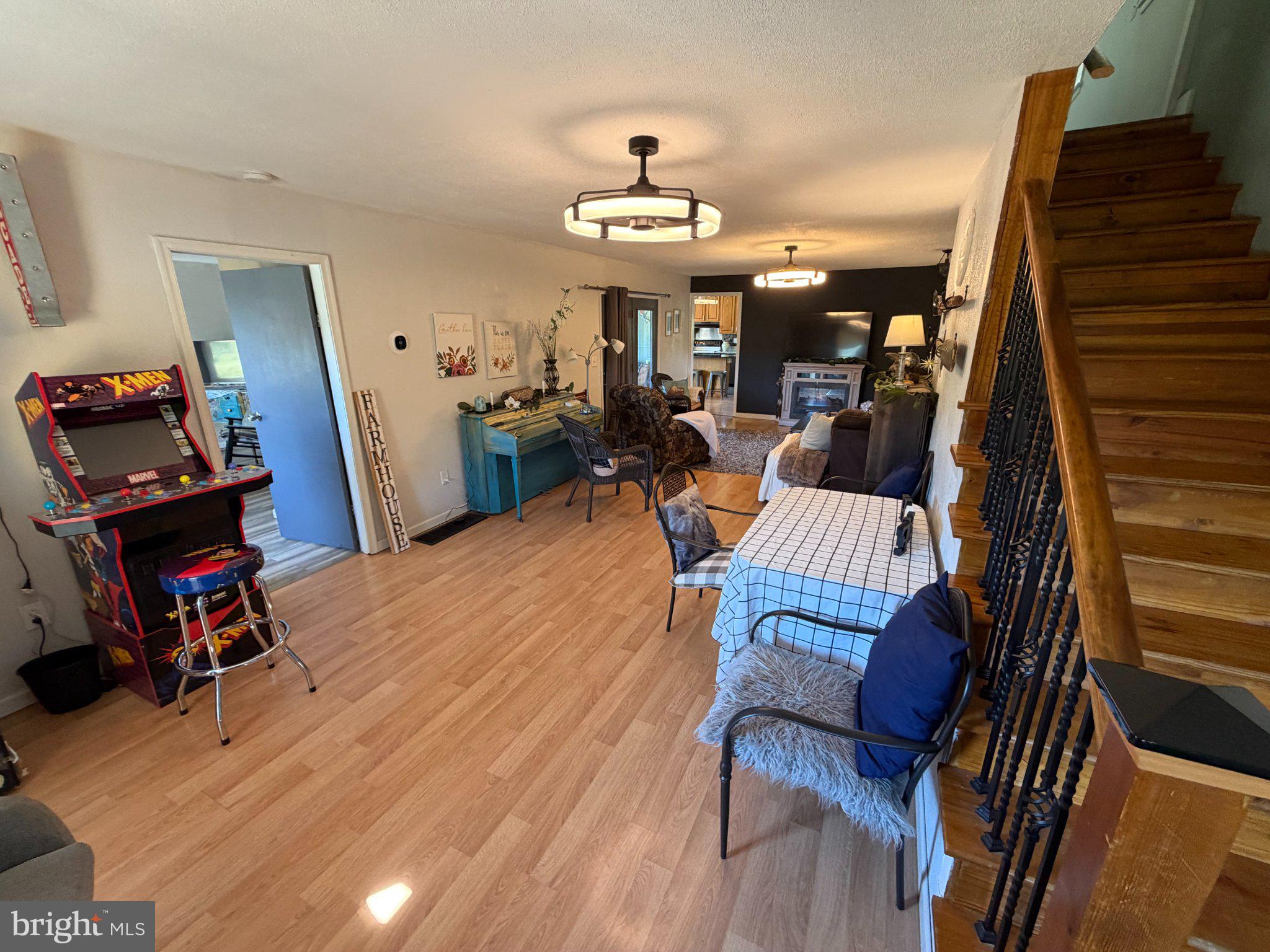 20 HAWLEY LANE