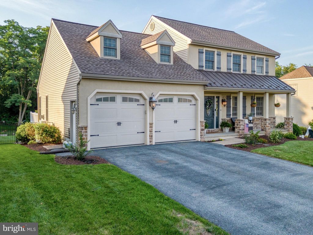 Photo of 41 BROOKFIELD DR, ELIZABETHTOWN, PA 17022 (MLS # PALA2037656)