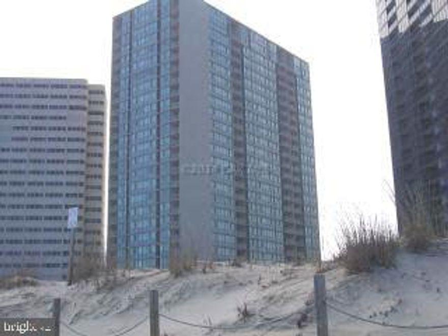 Perfect 3rd floor location with spacious living and dining room leading out to large balcony with ocean views.  Great, Amenity filled building including heated outdoor pool, indoor pool, exercise room, gamerooms, tennis, internet cafe and shopping. High Speed Internet and HDTV included in condo fees