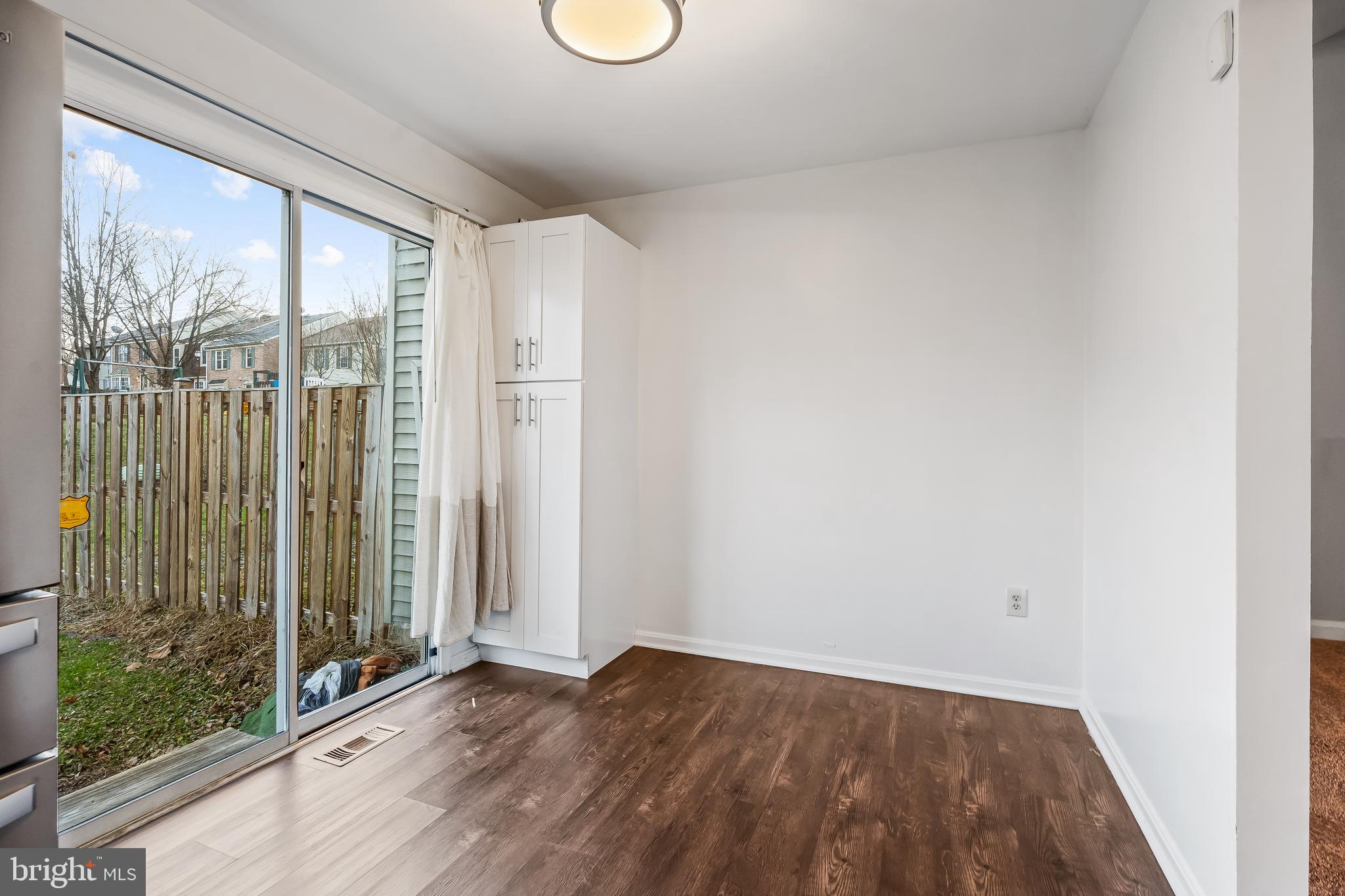 FOREST ESTATES - Residential Lease