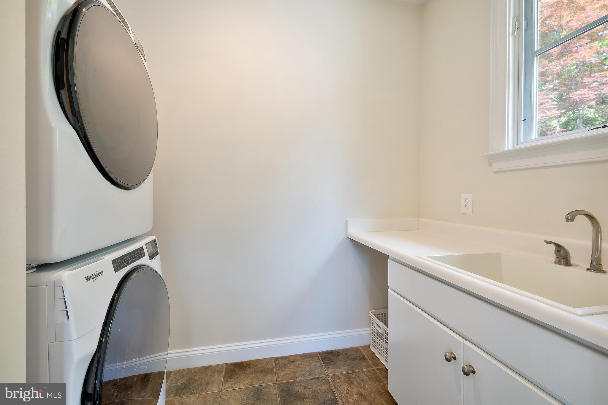 HENDRY ESTATES - Residential