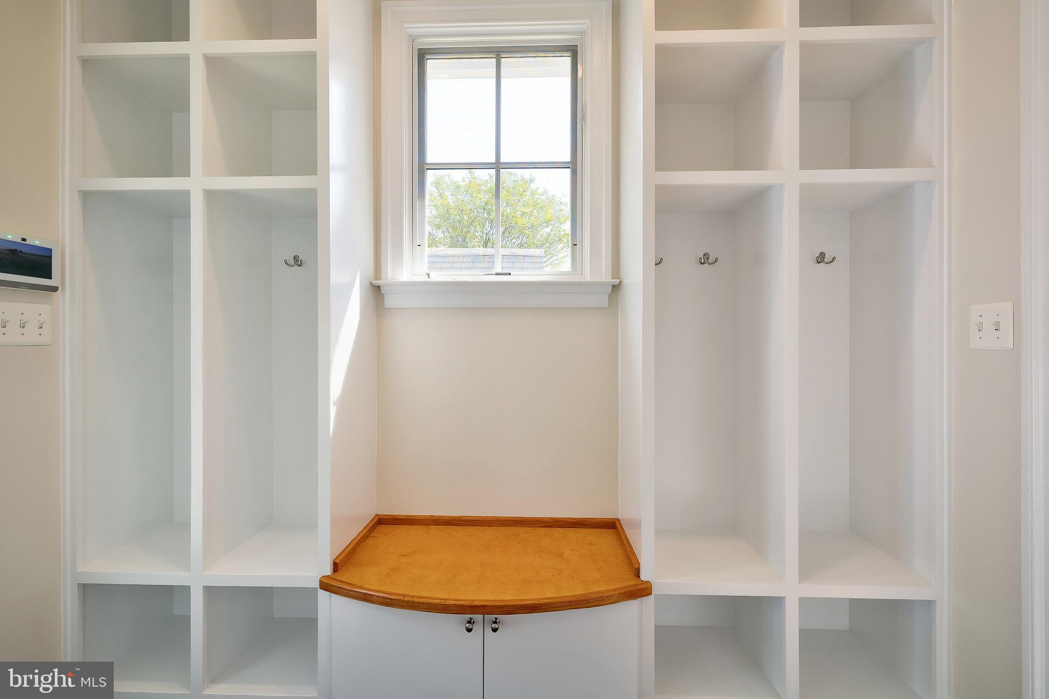 HENDRY ESTATES - Residential